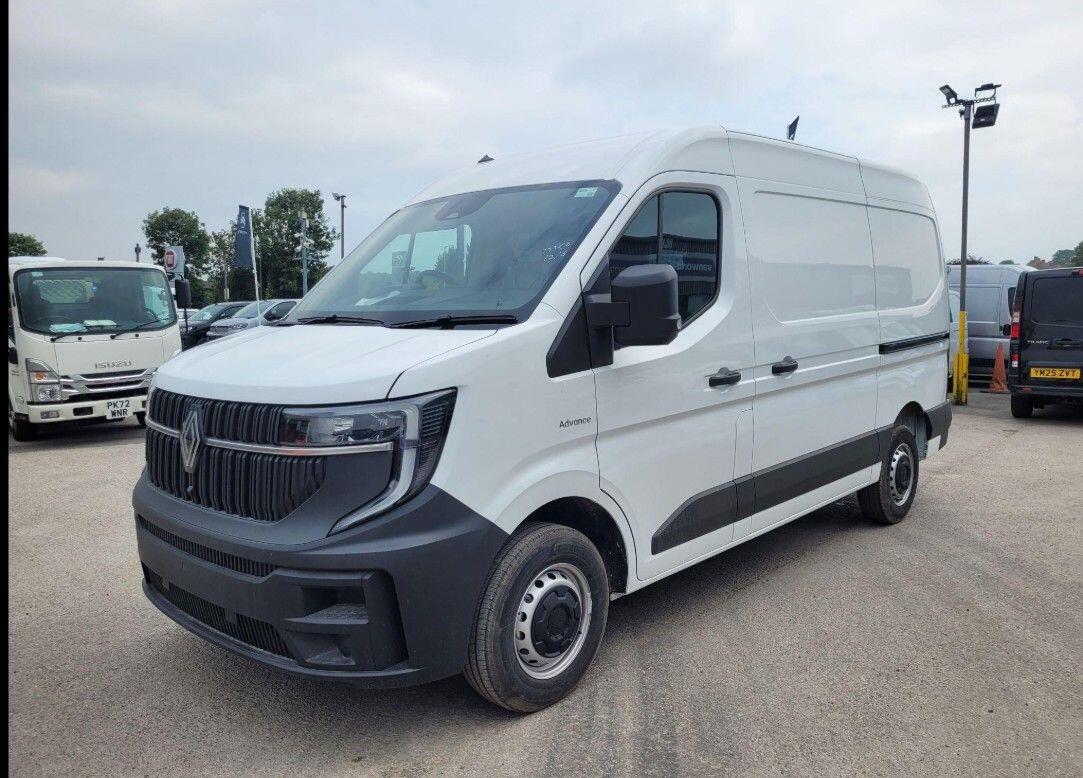 Main listing image - Renault Master