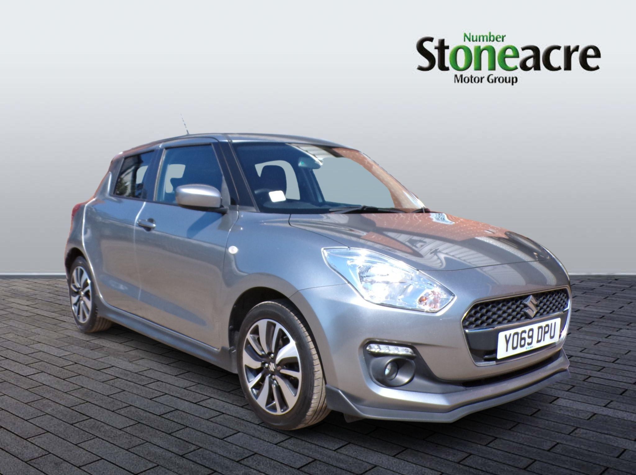 Main listing image - Suzuki Swift