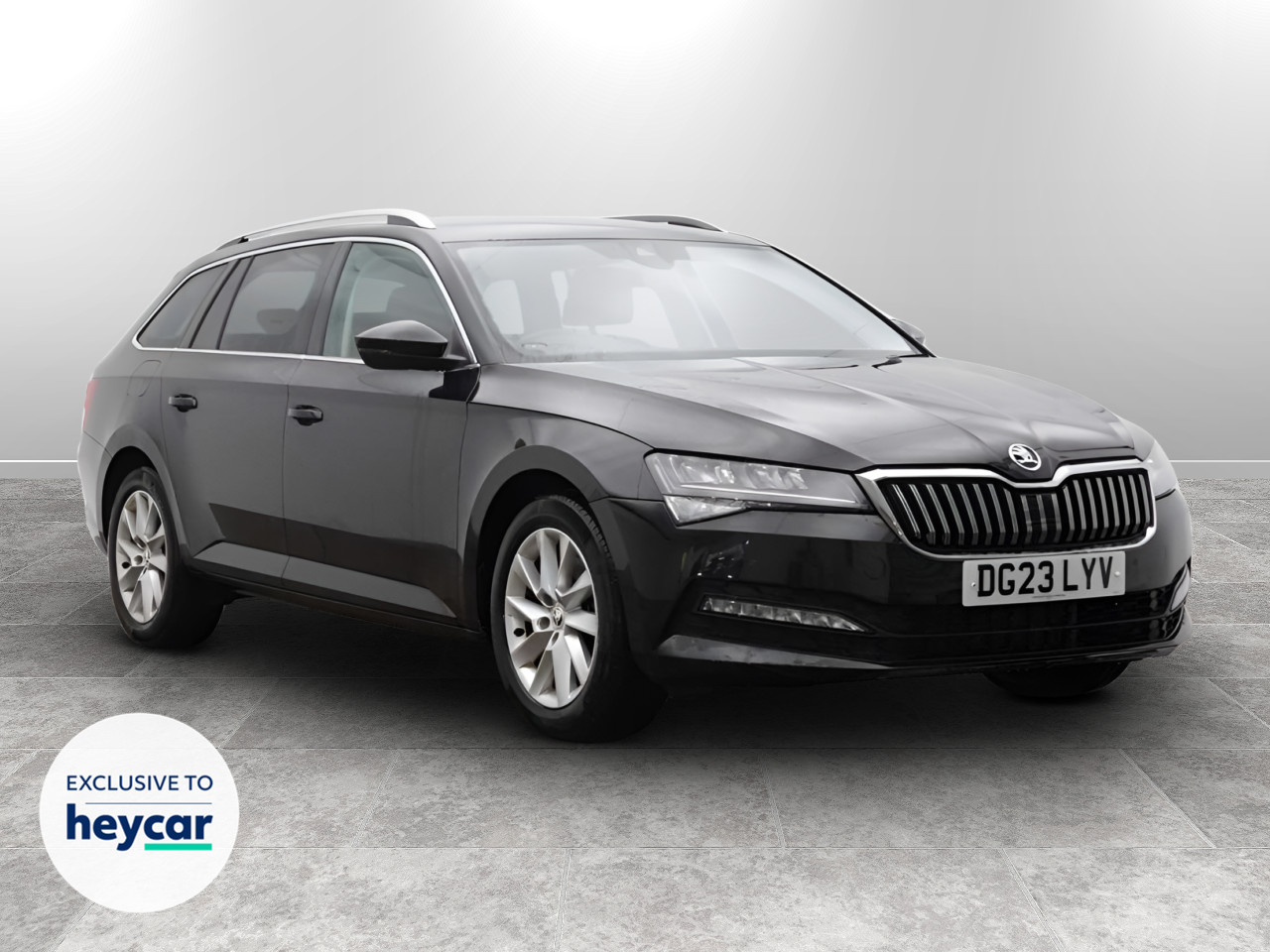 Main listing image - Skoda Superb Estate