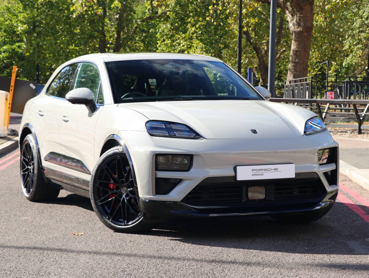 Main listing image - Porsche Macan