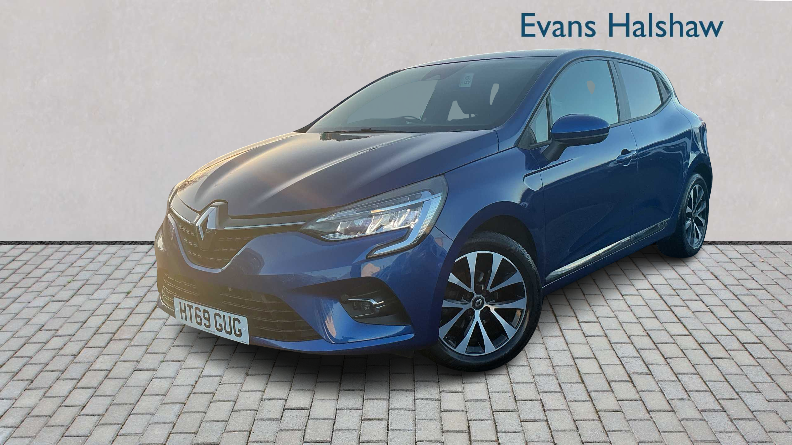 Main listing image - Renault Clio