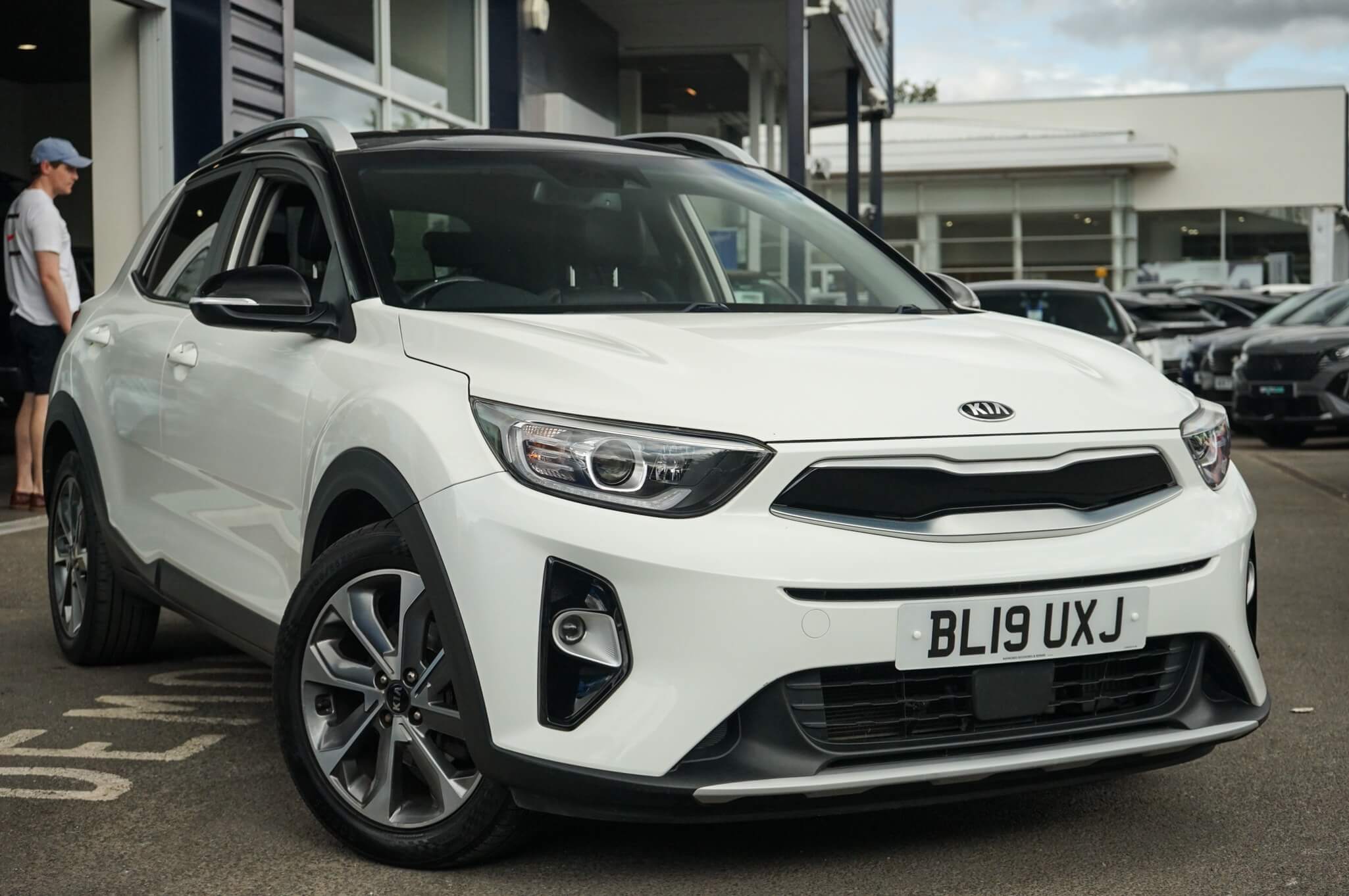 Main listing image - Kia Stonic