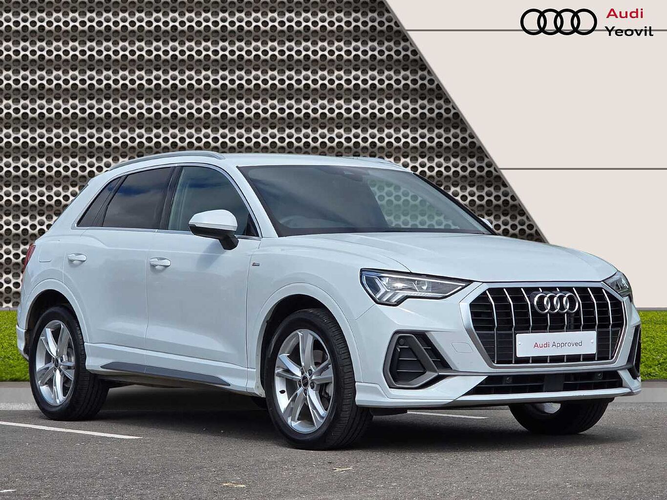 Main listing image - Audi Q3