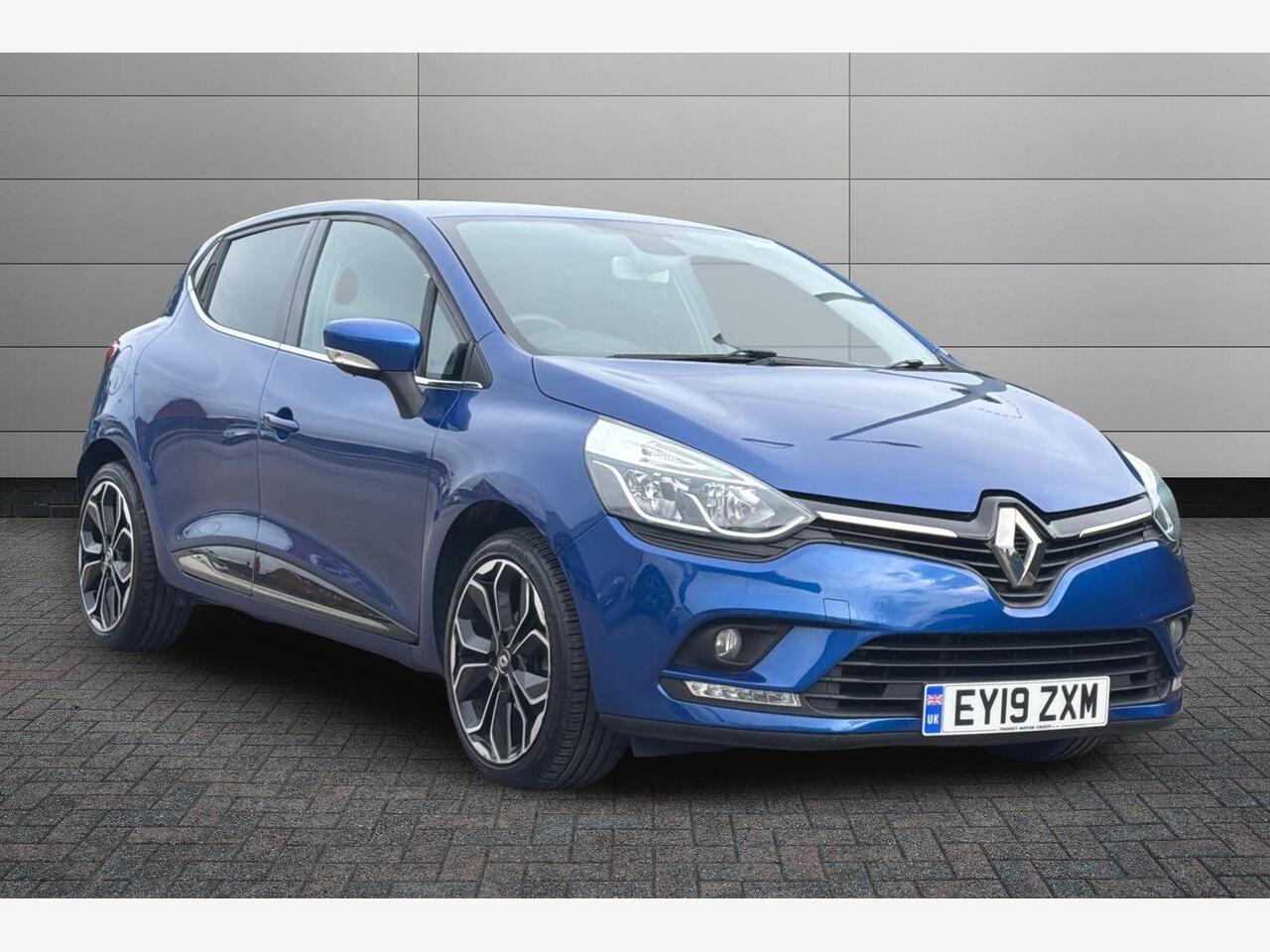 Main listing image - Renault Clio