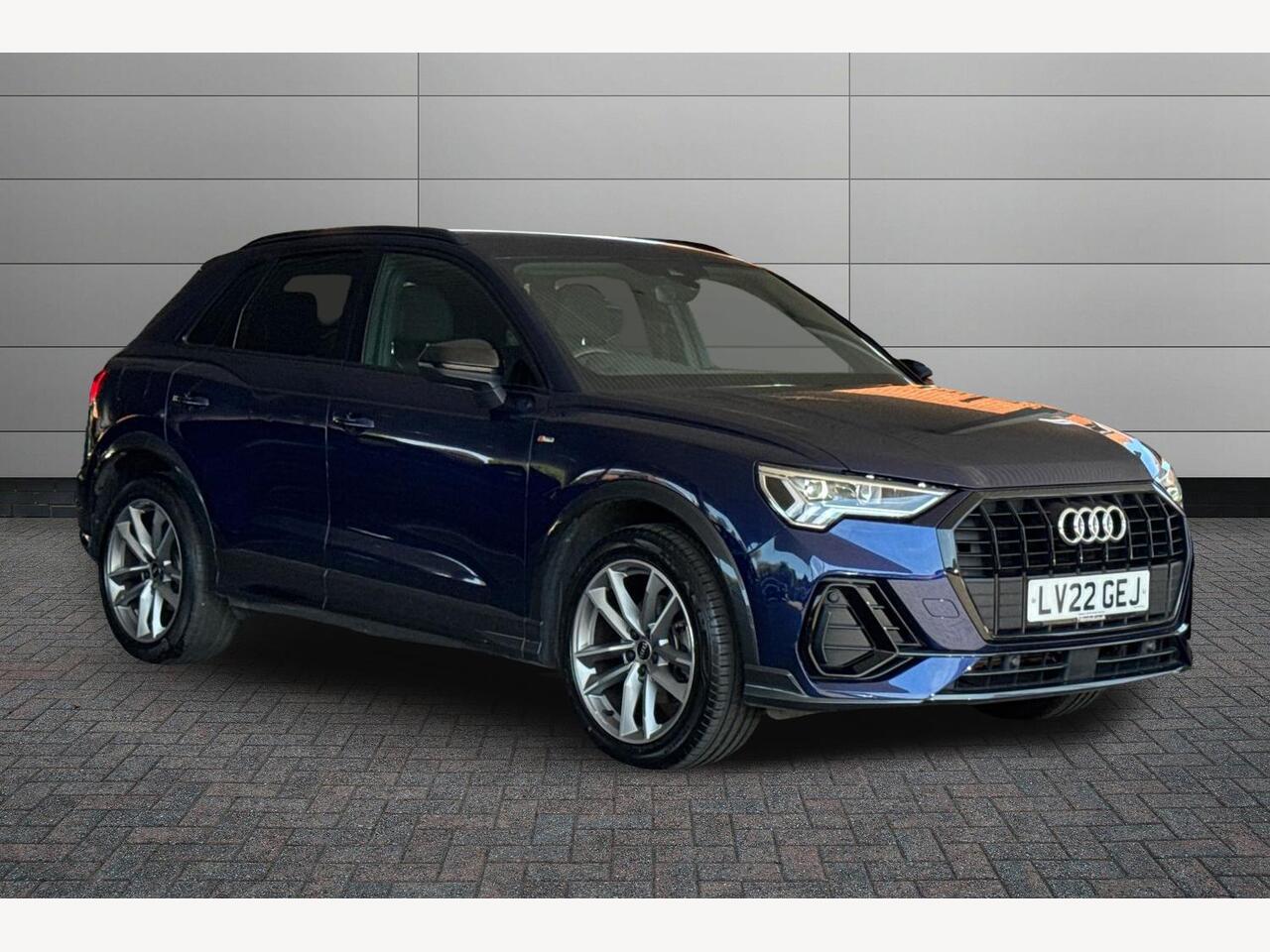 Main listing image - Audi Q3