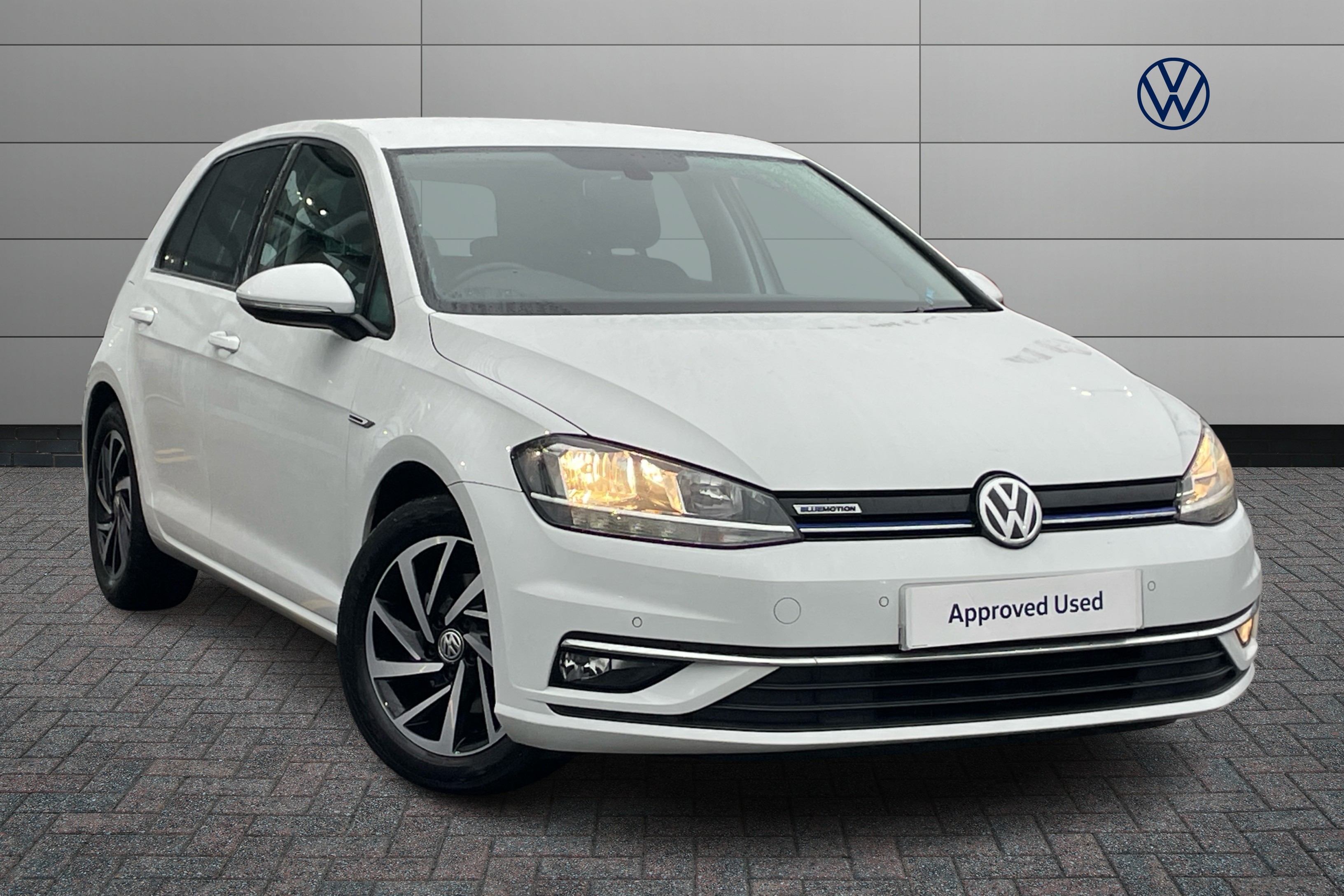 Main listing image - Volkswagen Golf