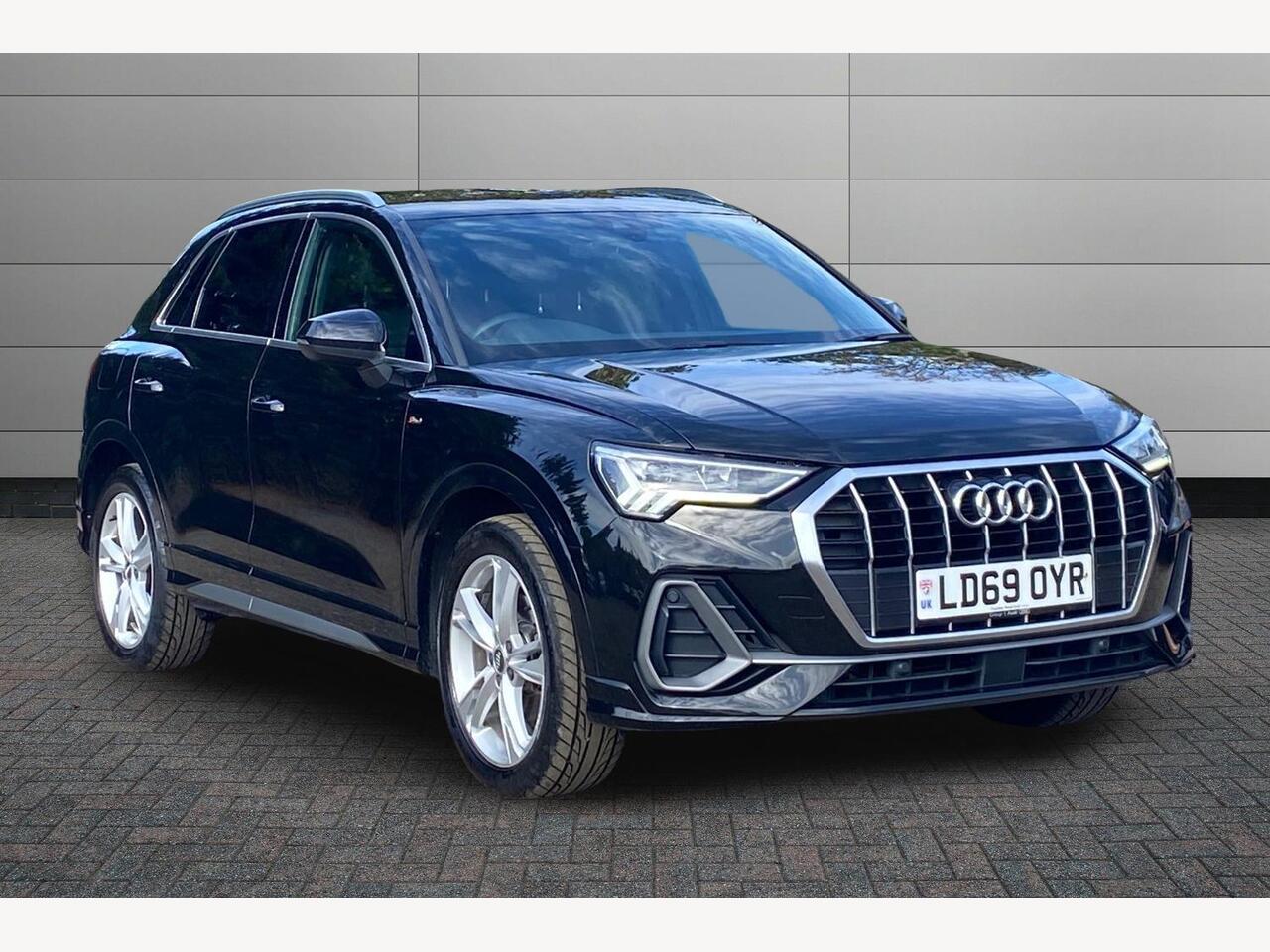 Main listing image - Audi Q3