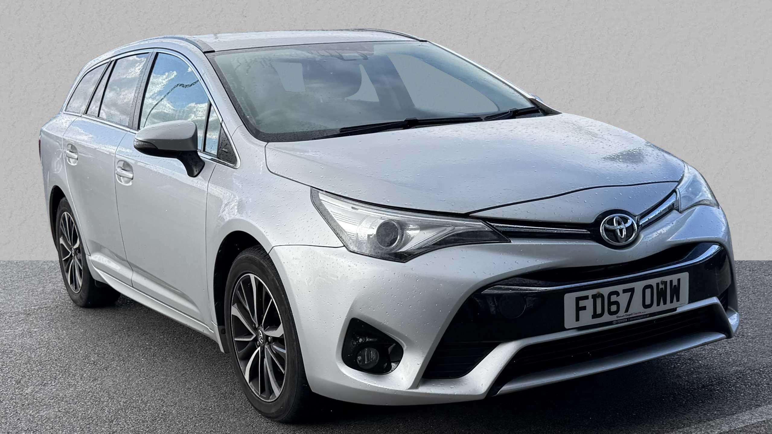 Main listing image - Toyota Avensis