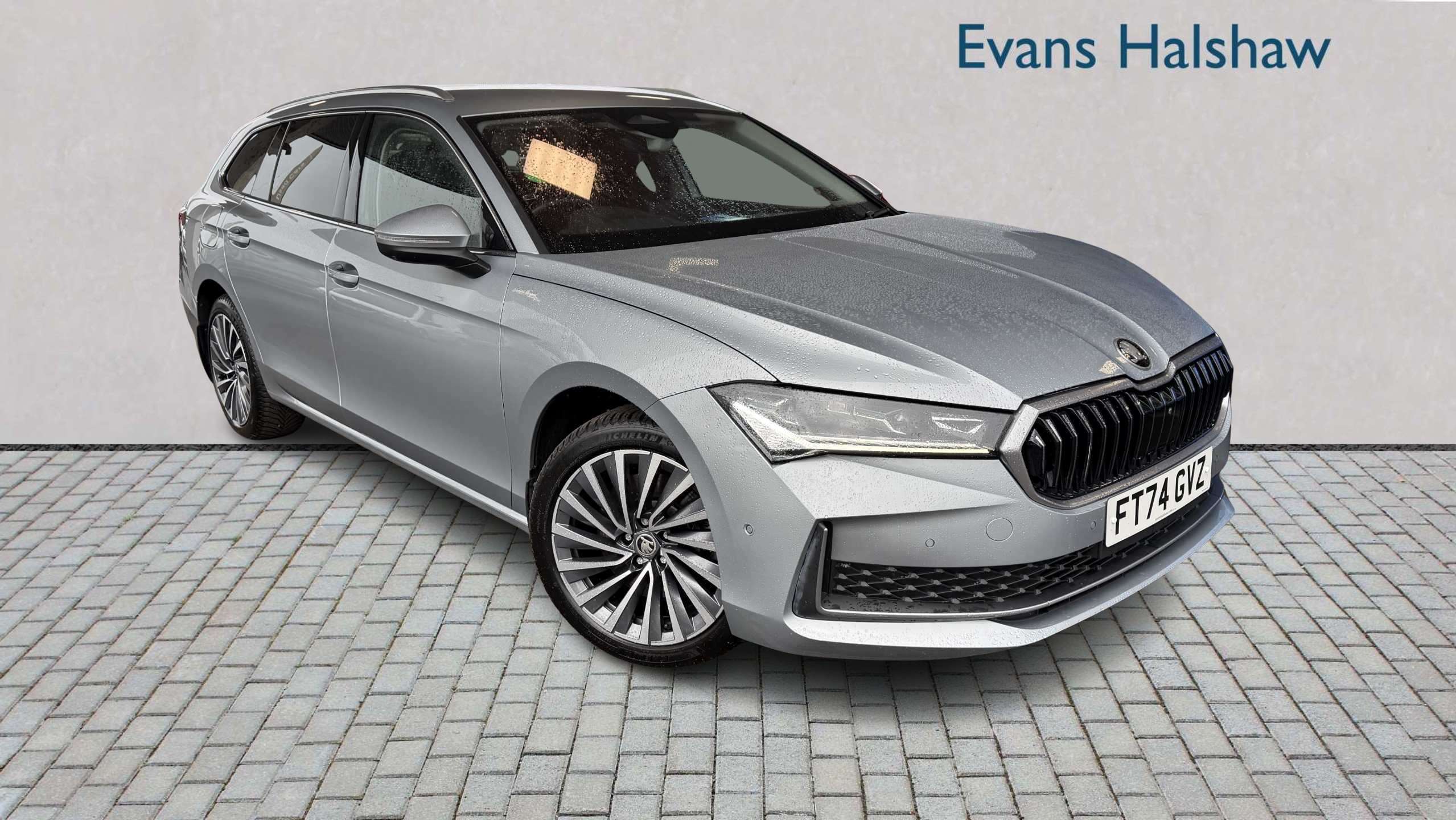 Main listing image - Skoda Superb Estate