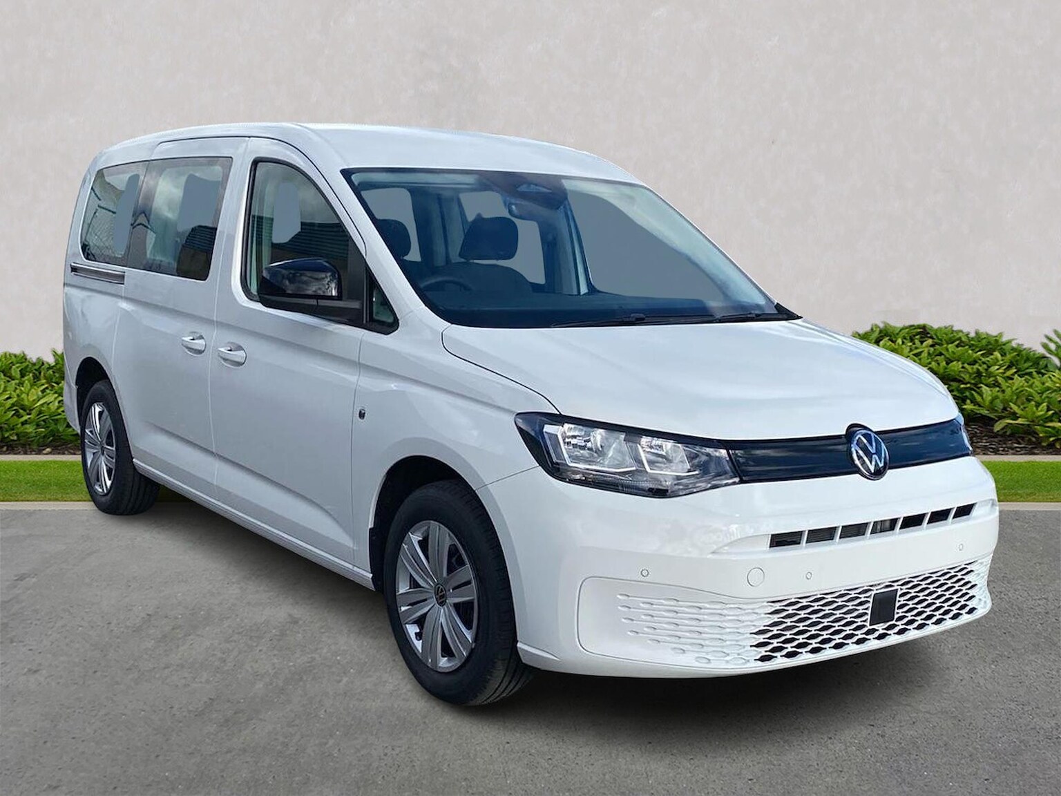 Main listing image - Volkswagen Caddy Maxi