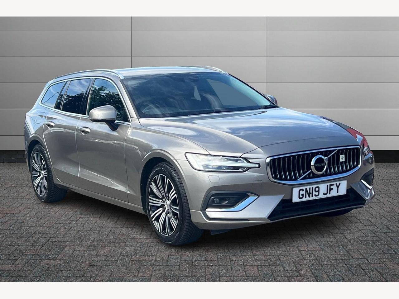 Main listing image - Volvo V60