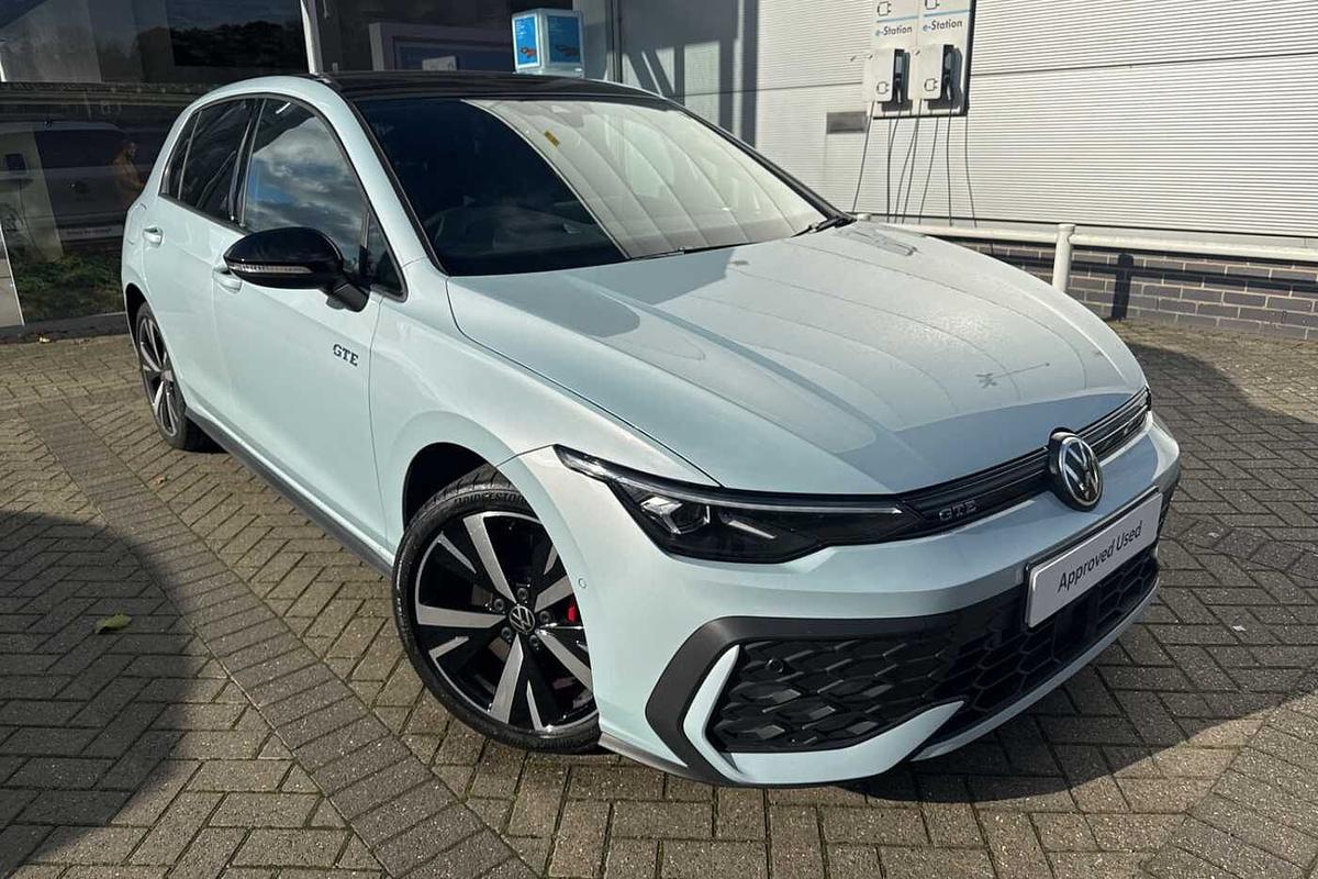 Main listing image - Volkswagen Golf GTE