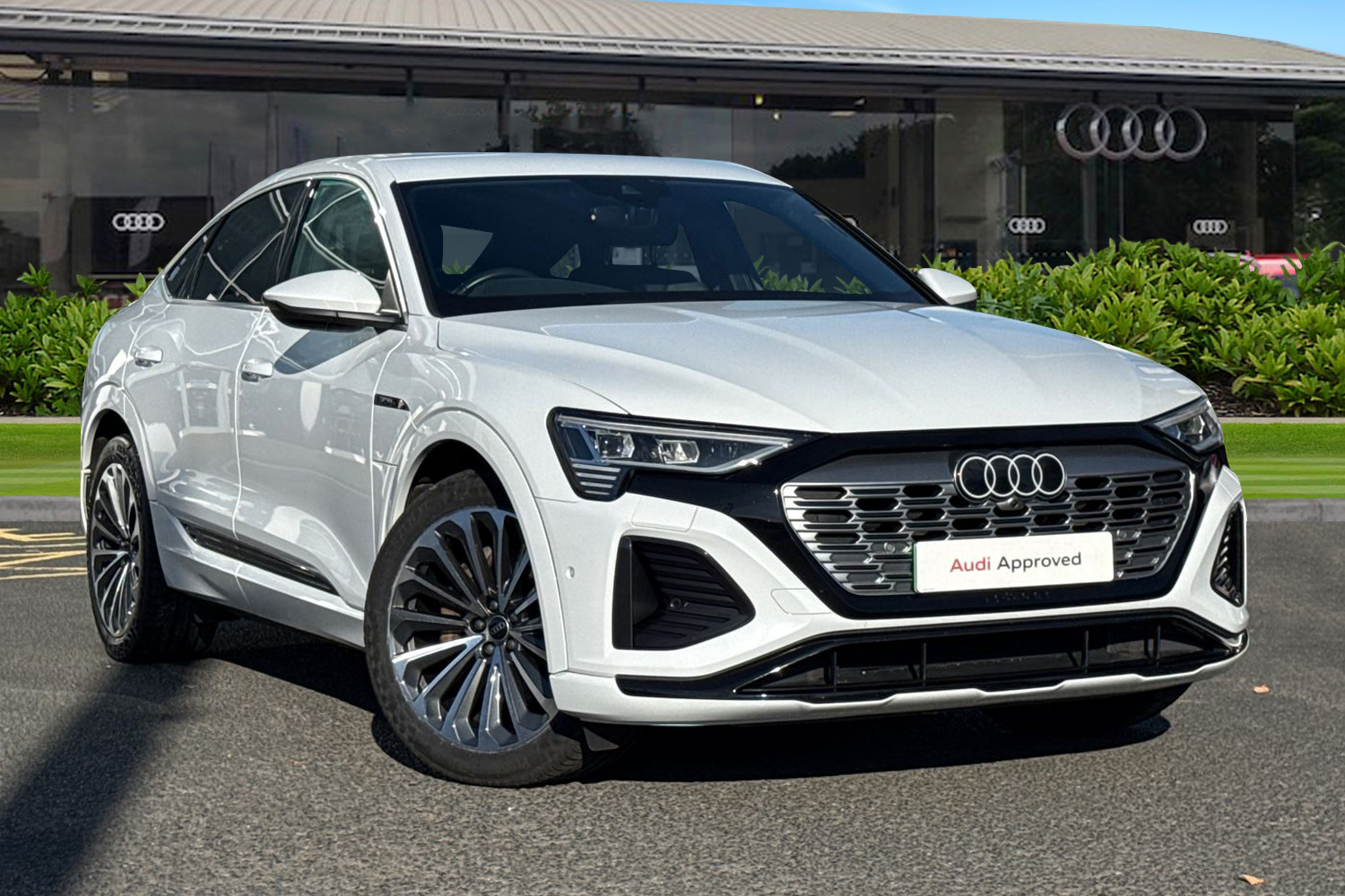 Main listing image - Audi Q8