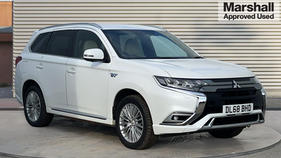 Main listing image - Mitsubishi Outlander