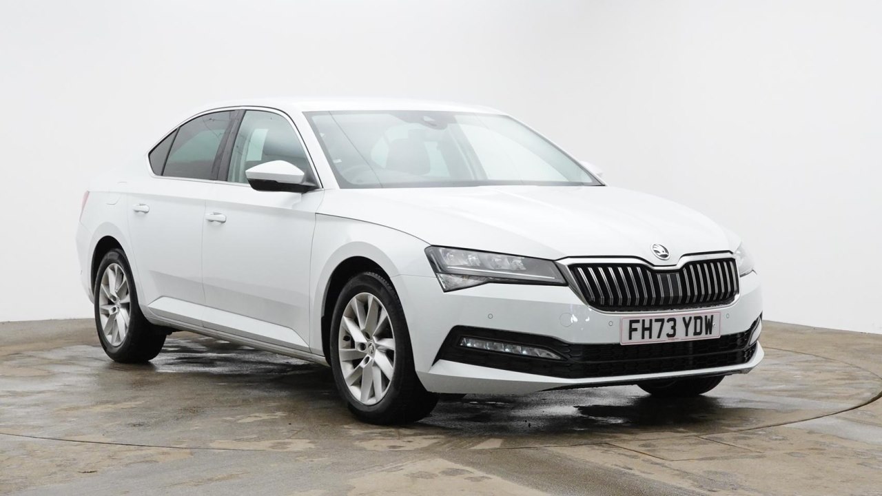 Main listing image - Skoda Superb