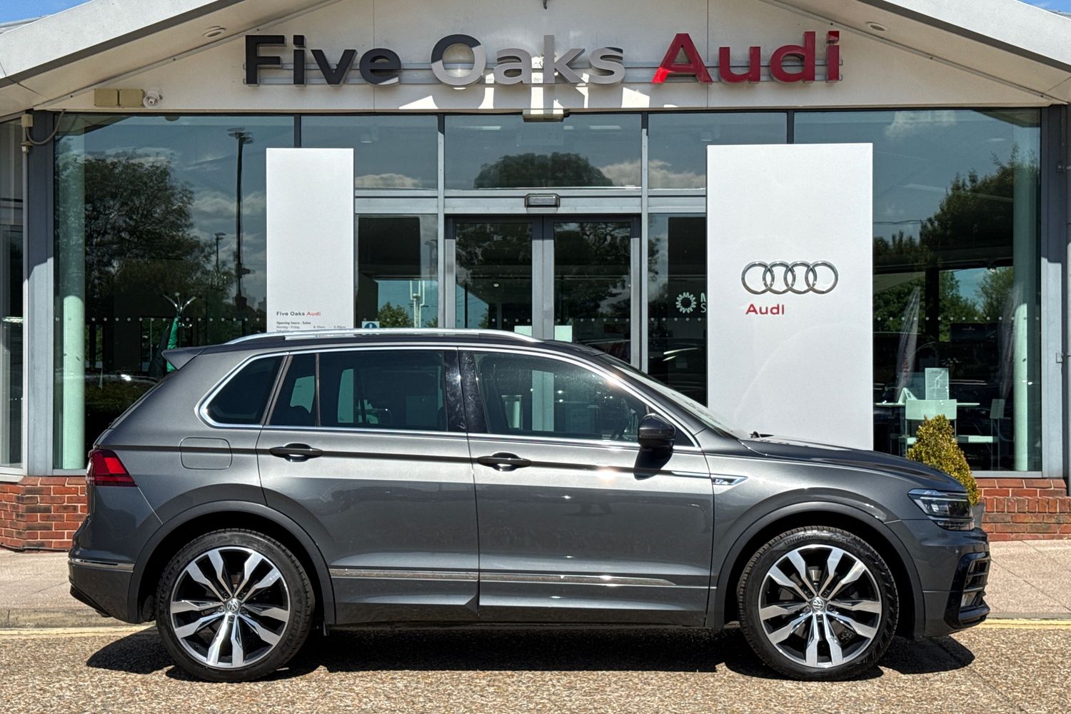 Main listing image - Volkswagen Tiguan