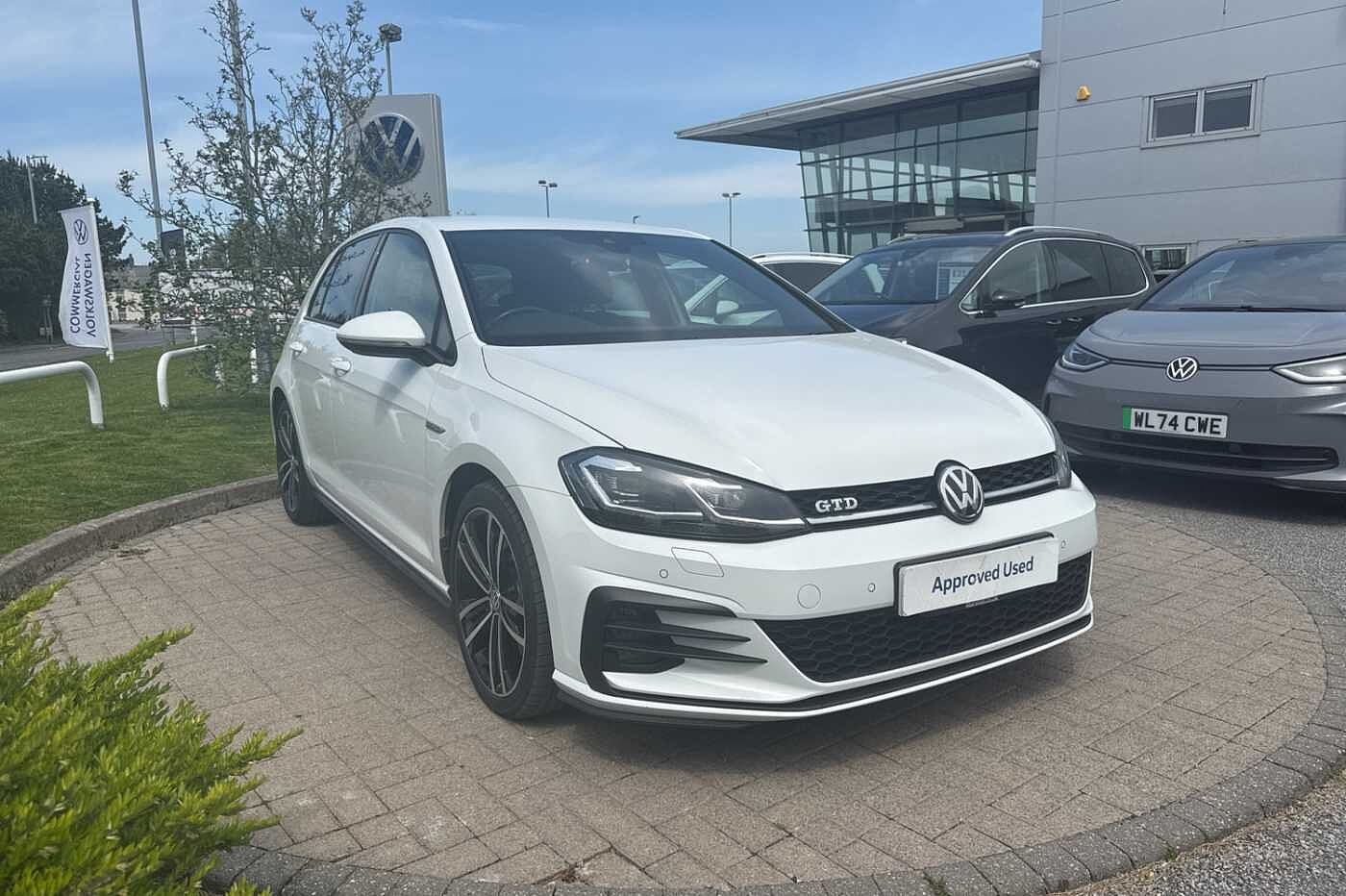 Main listing image - Volkswagen Golf
