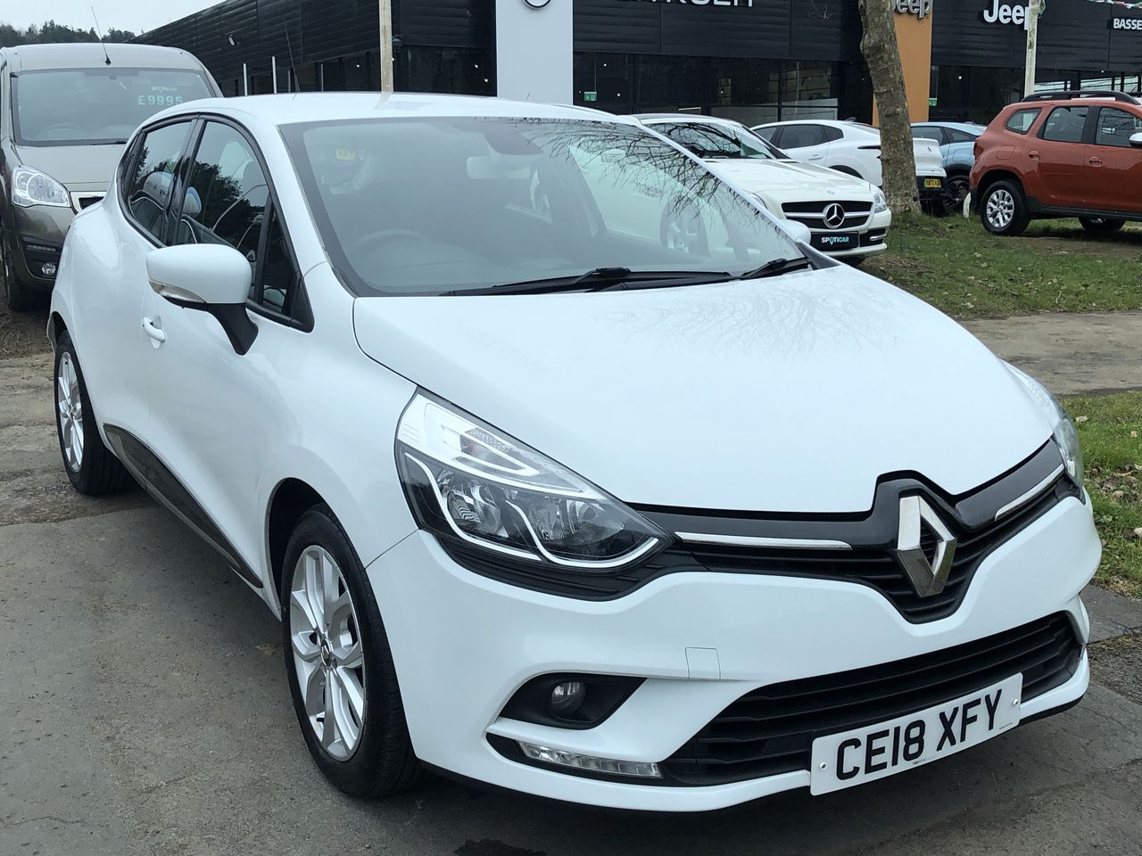 Main listing image - Renault Clio