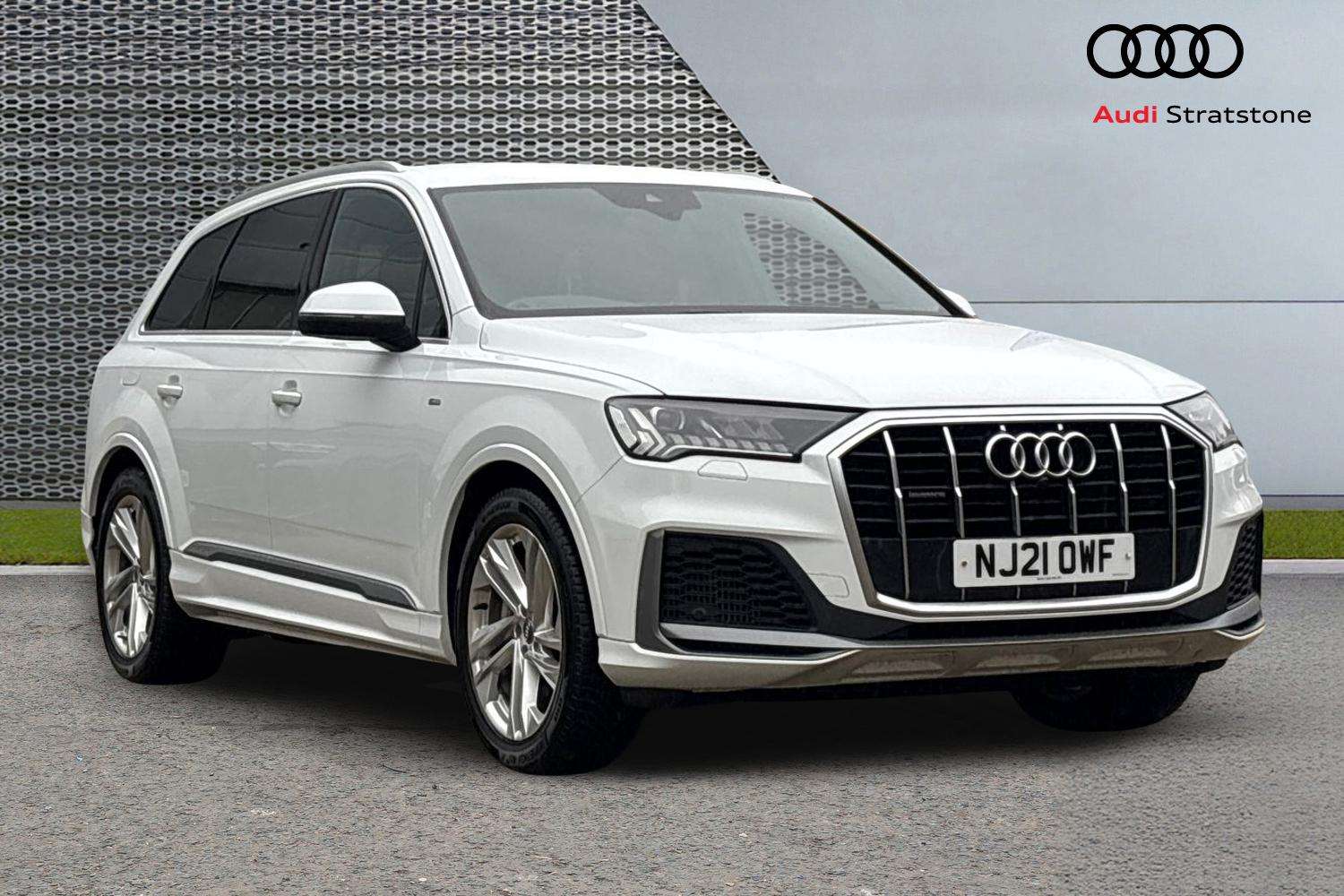 Main listing image - Audi Q7