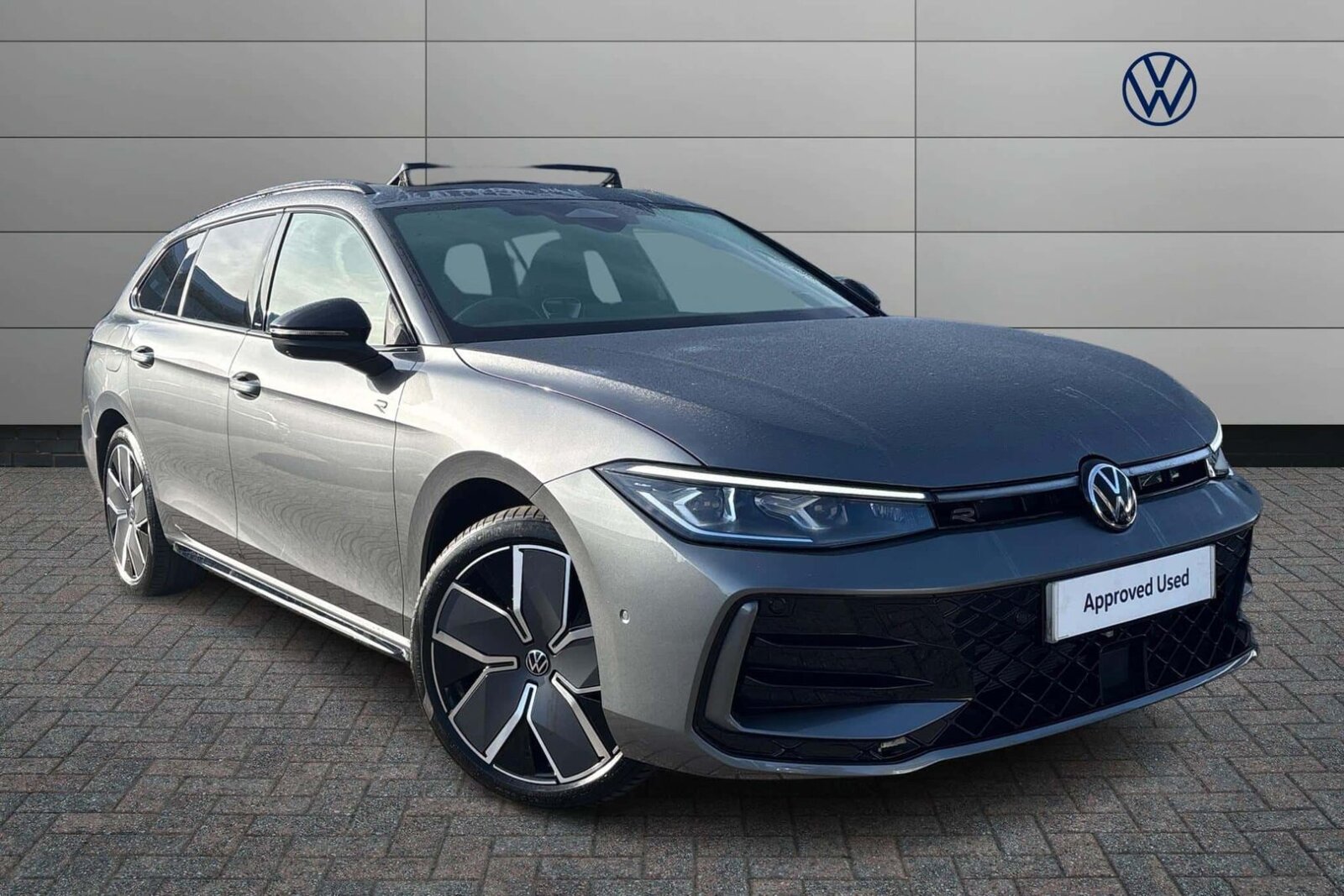 Main listing image - Volkswagen Passat