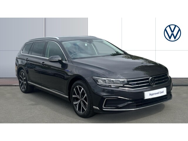 Main listing image - Volkswagen Passat GTE