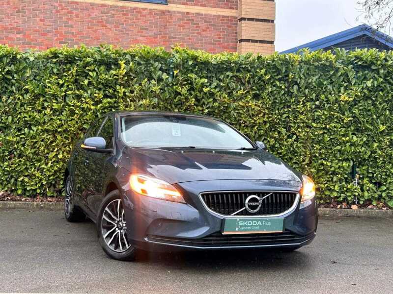 Main listing image - Volvo V40