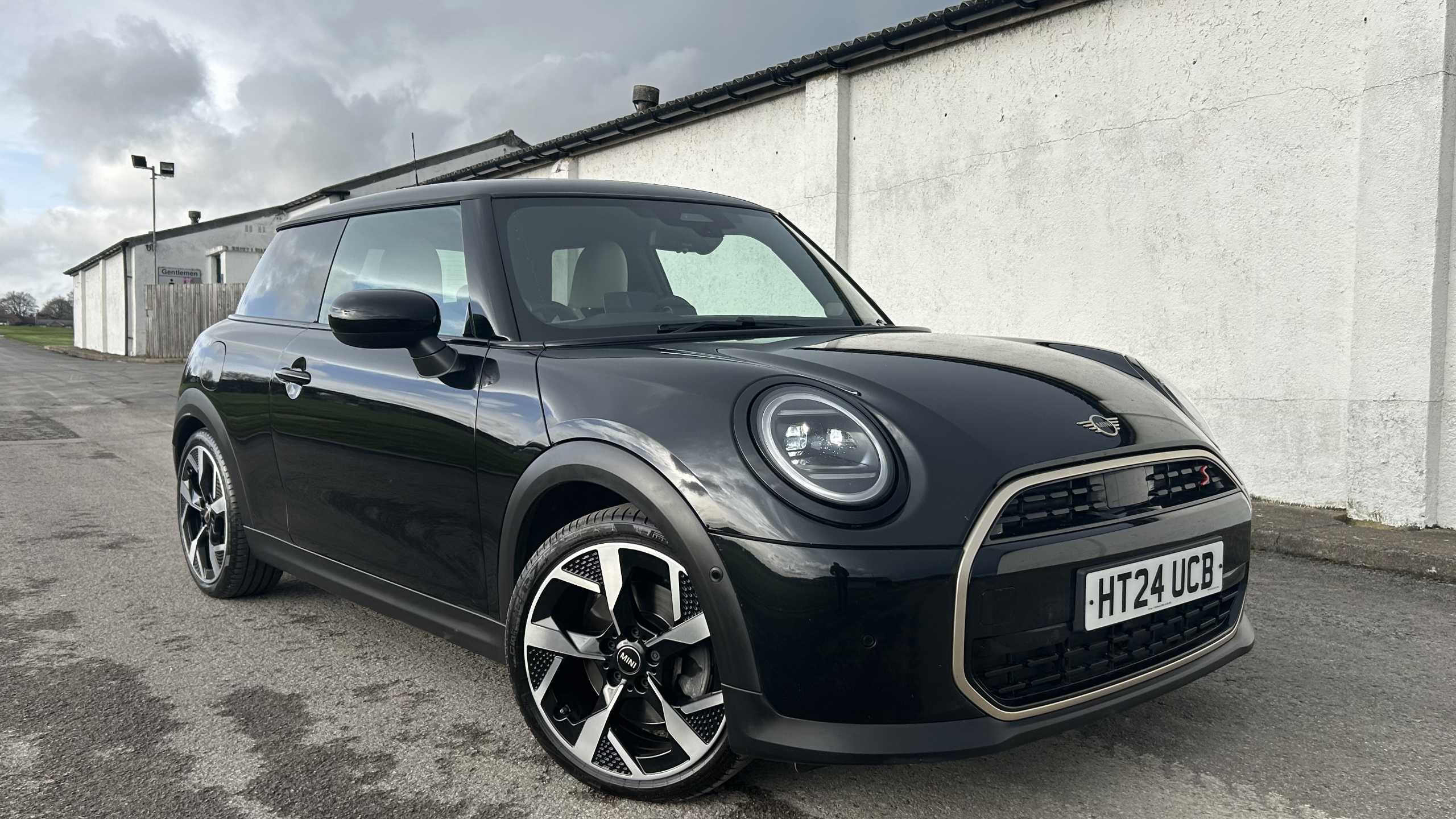 Main listing image - MINI Hatchback