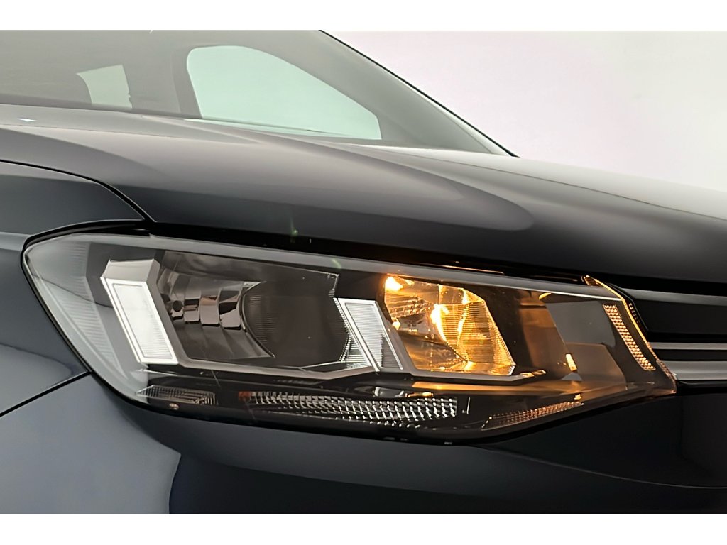 Main listing image - Volkswagen Caddy Maxi
