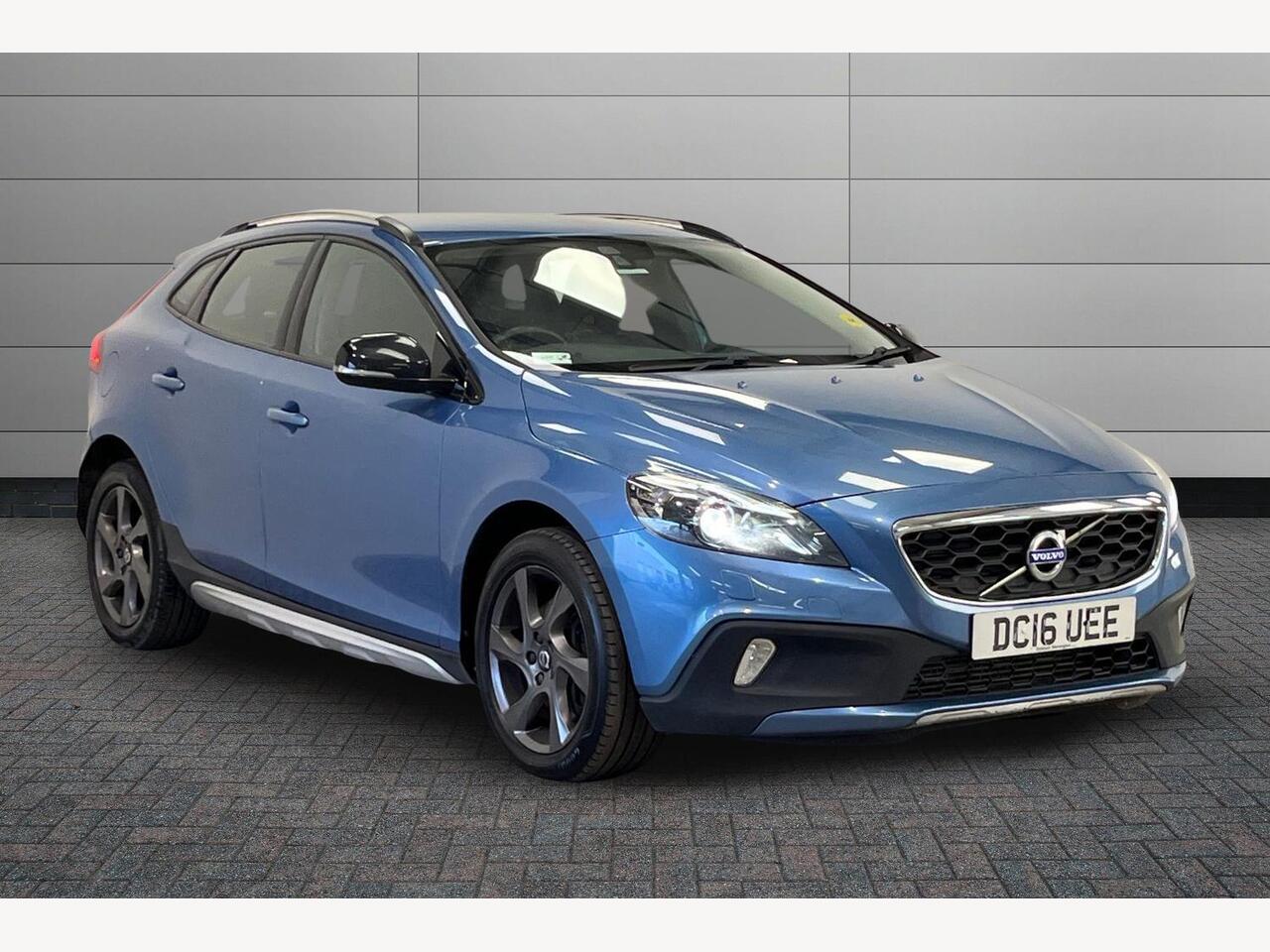 Main listing image - Volvo V40 Cross Country