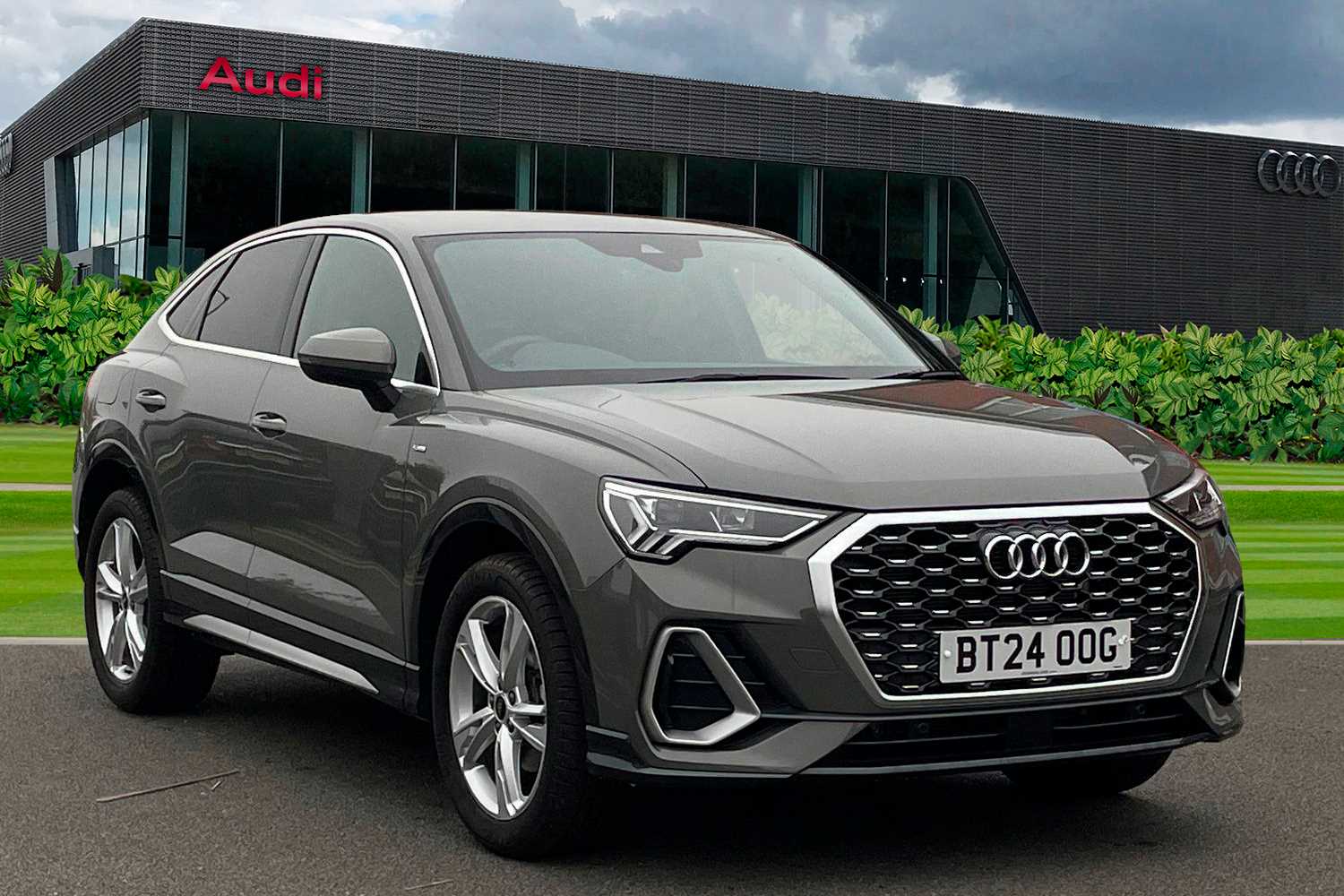 Main listing image - Audi Q3