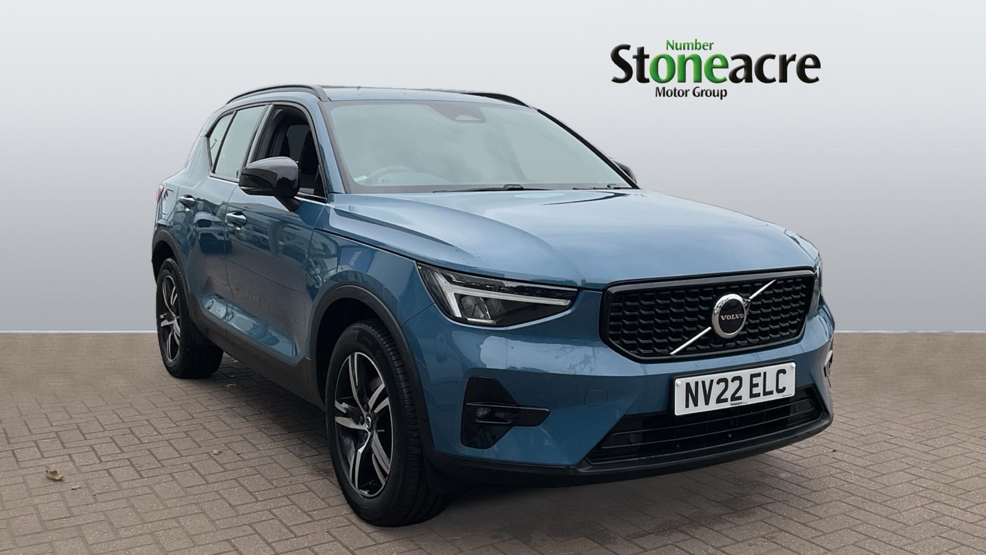 Main listing image - Volvo XC40