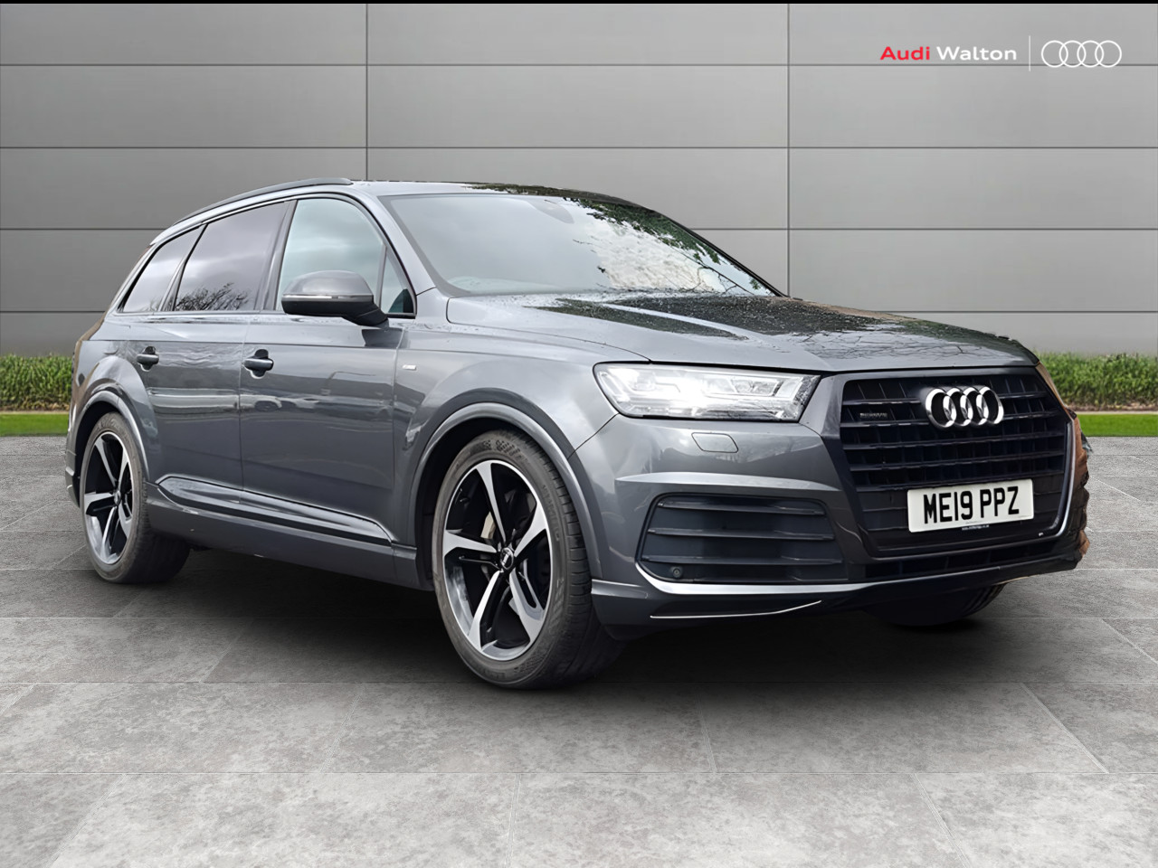 Main listing image - Audi Q7