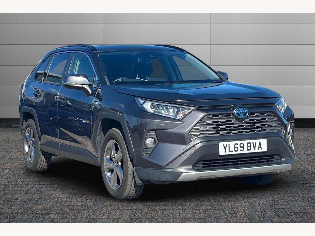 Main listing image - Toyota RAV4