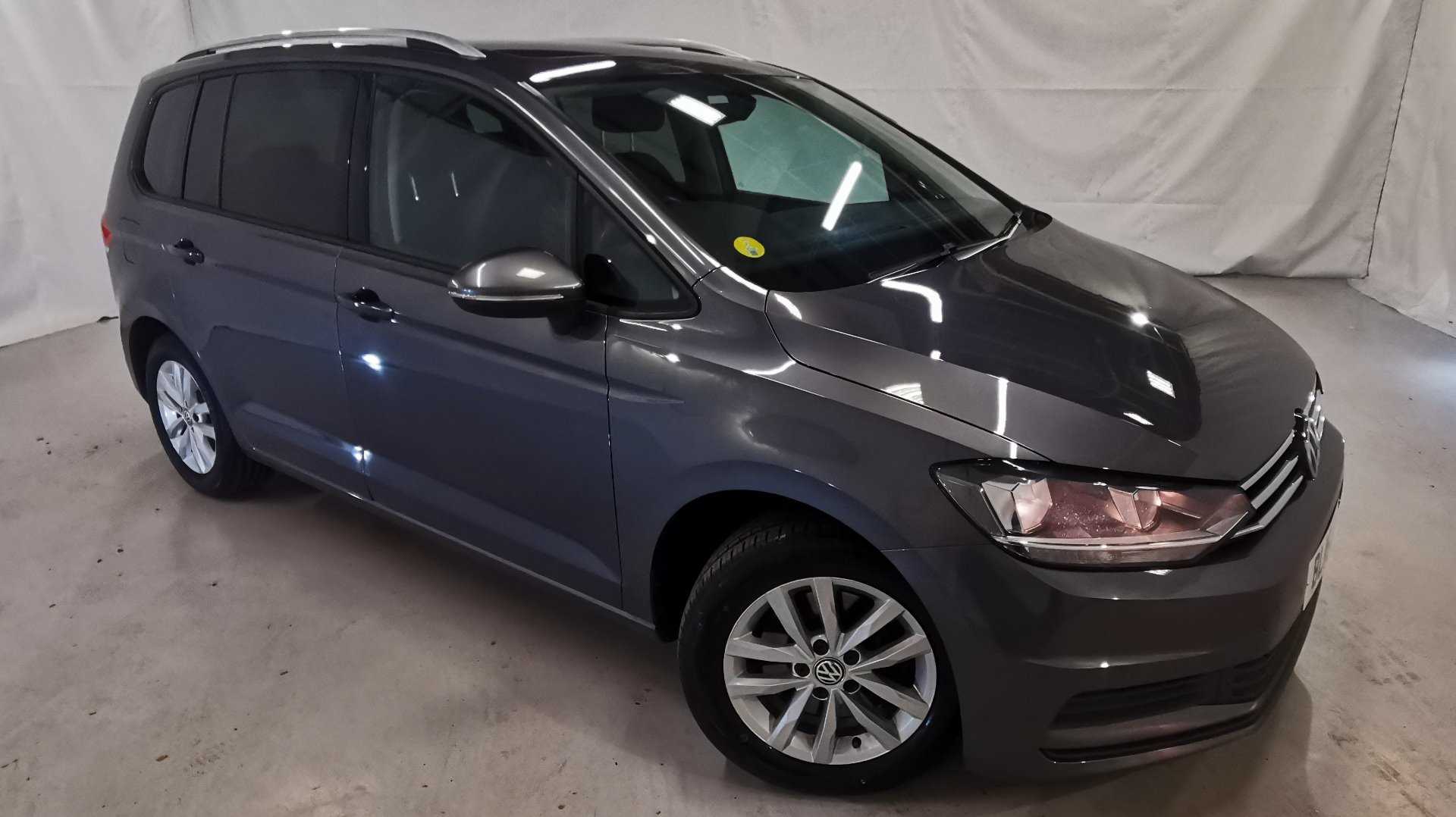 Main listing image - Volkswagen Touran