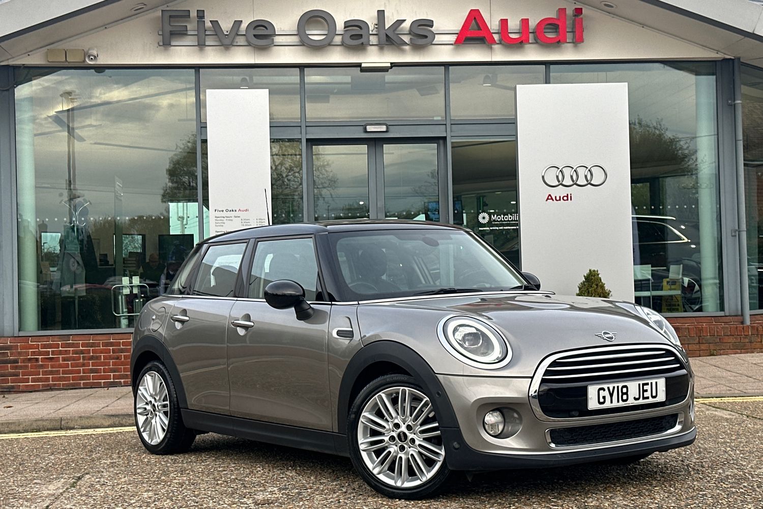 Main listing image - MINI Hatchback 5dr