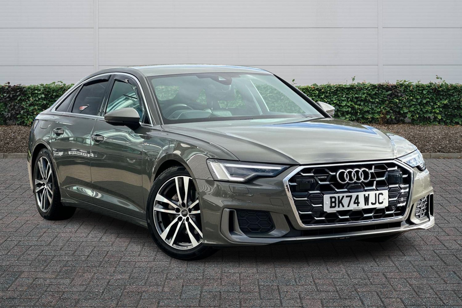 Main listing image - Audi A6