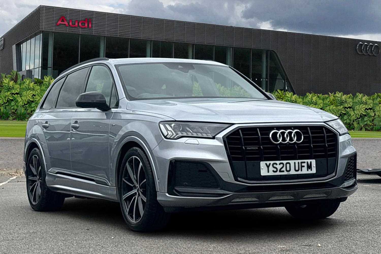 Main listing image - Audi Q7