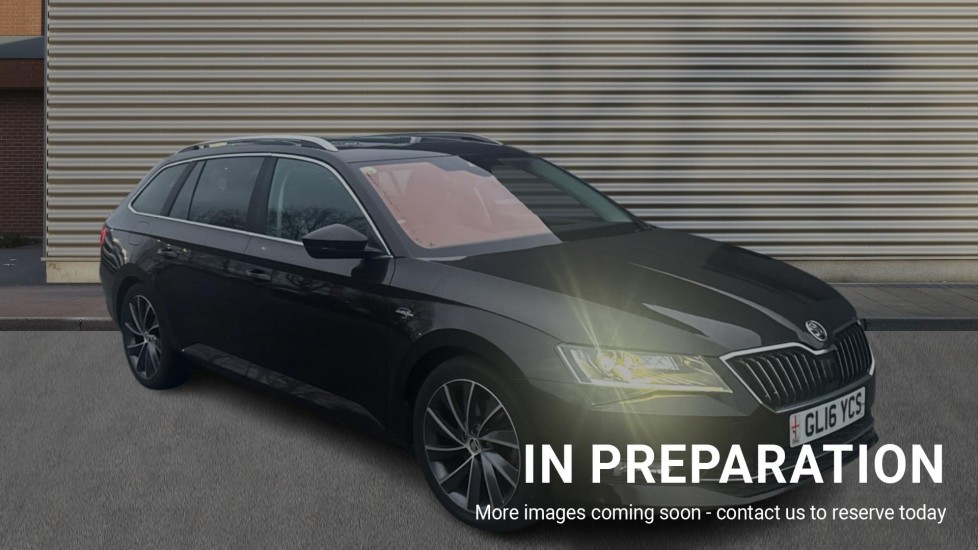 Main listing image - Skoda Superb Estate