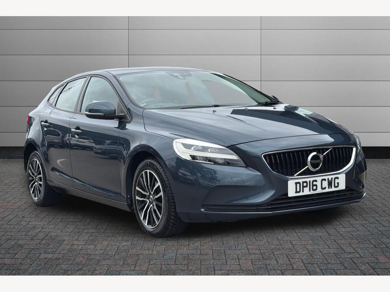 Main listing image - Volvo V40