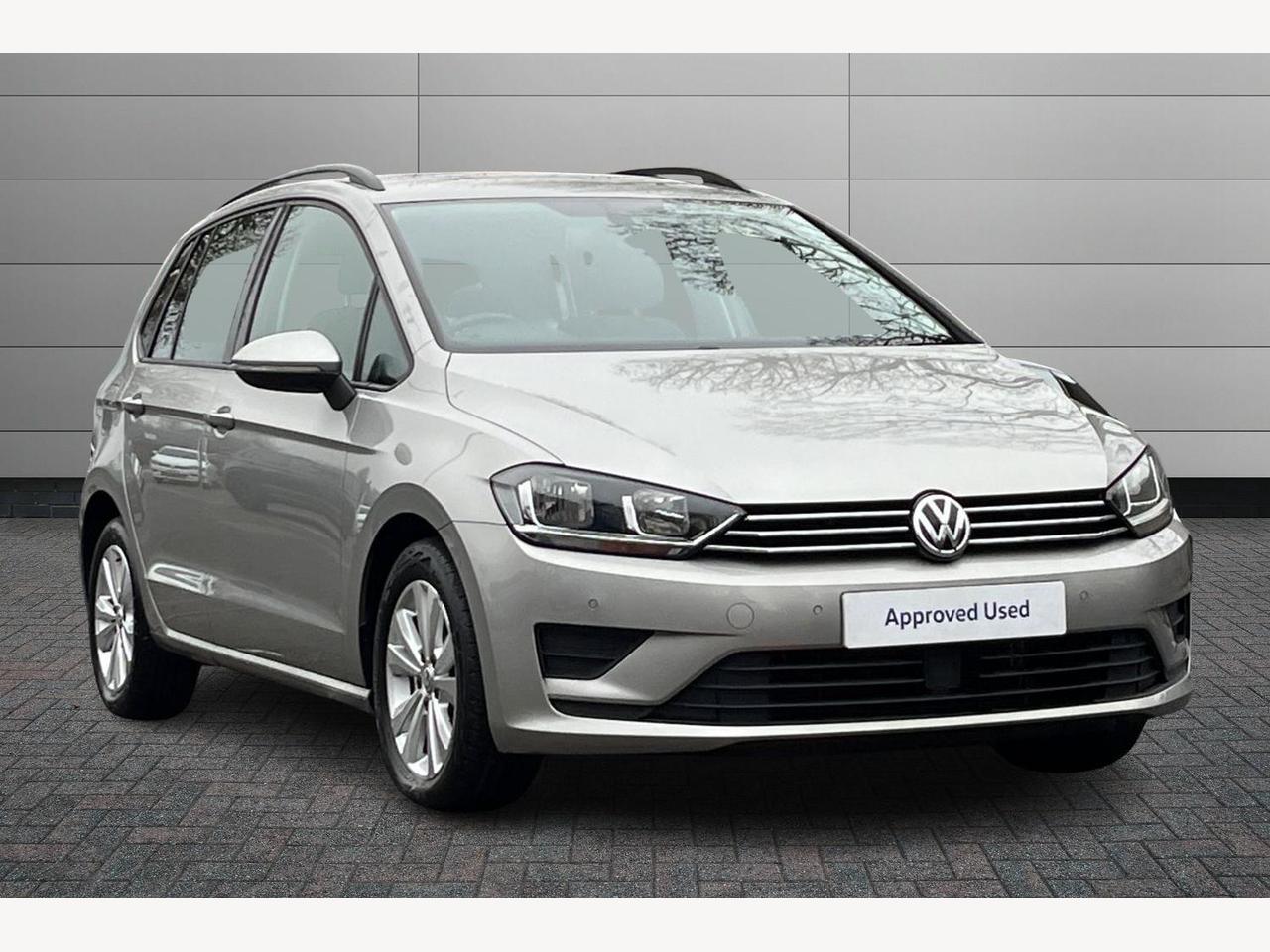 Main listing image - Volkswagen Golf SV