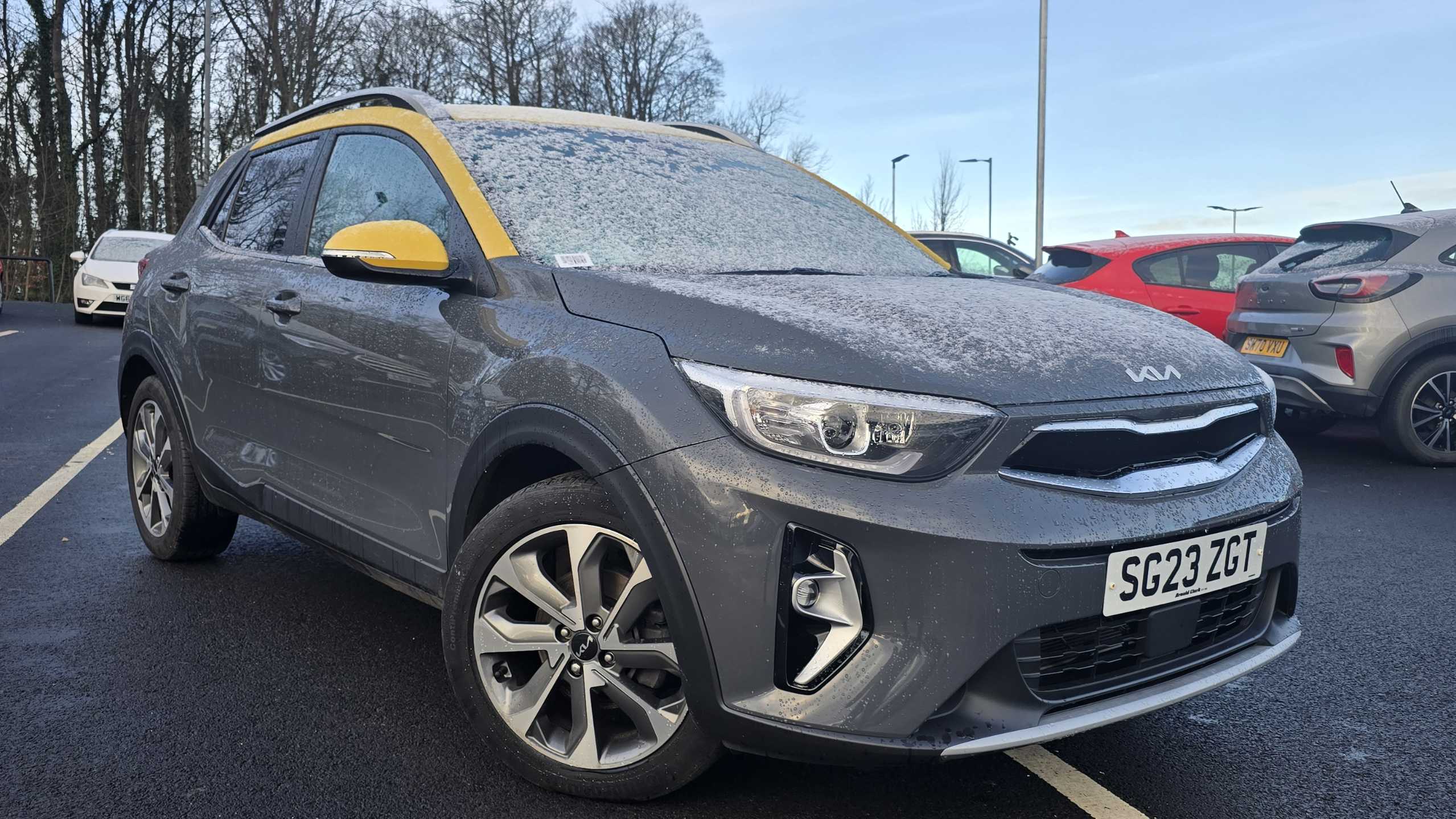 Main listing image - Kia Stonic