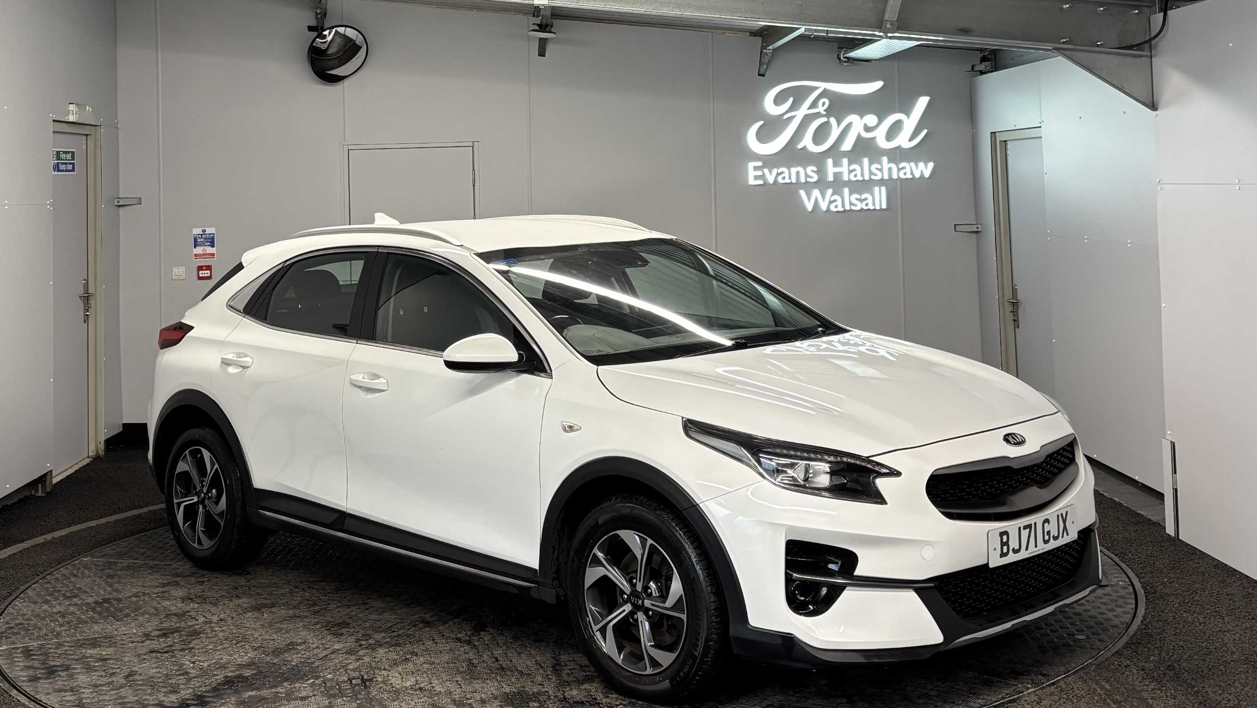 Main listing image - Kia XCeed