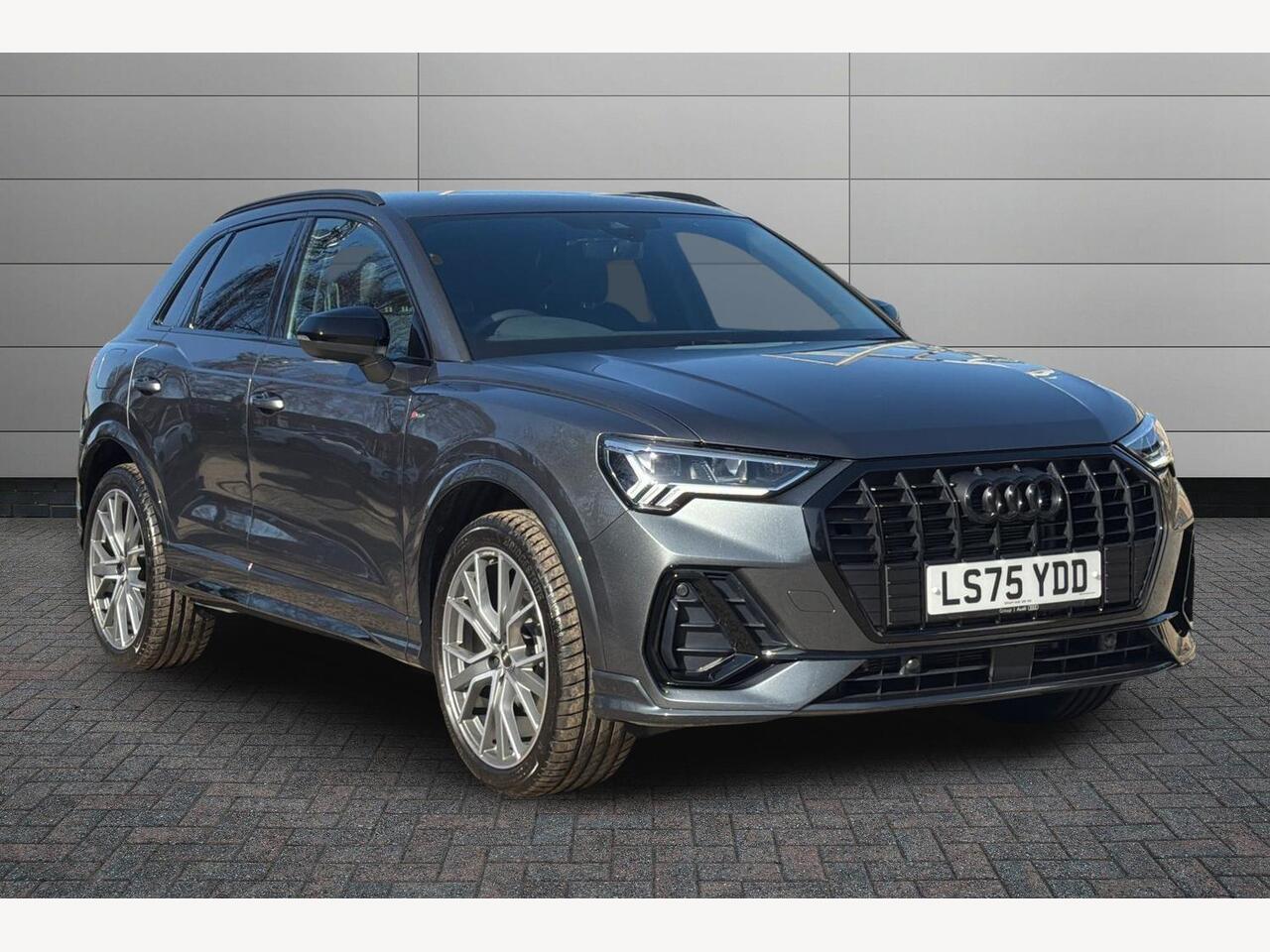 Main listing image - Audi Q3