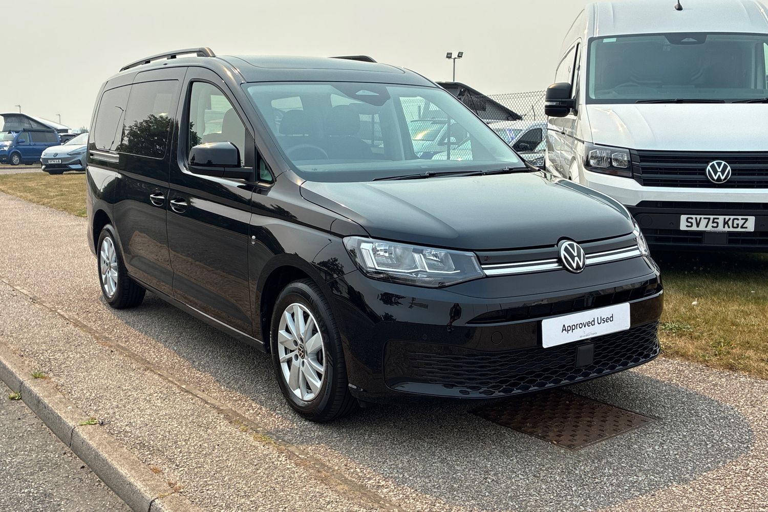 Main listing image - Volkswagen Caddy Maxi