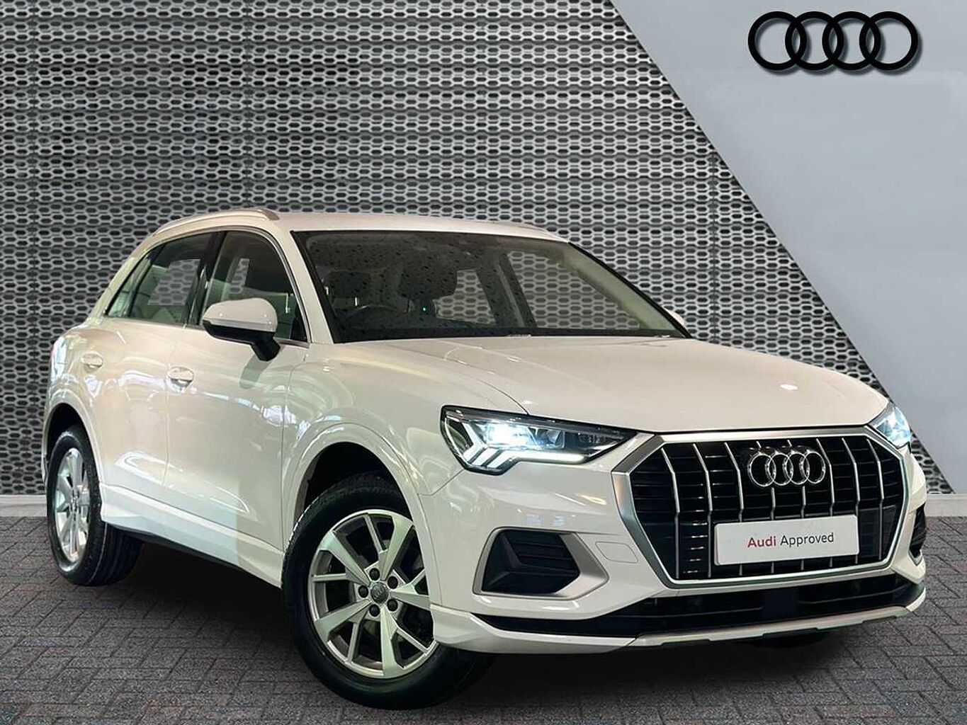Main listing image - Audi Q3