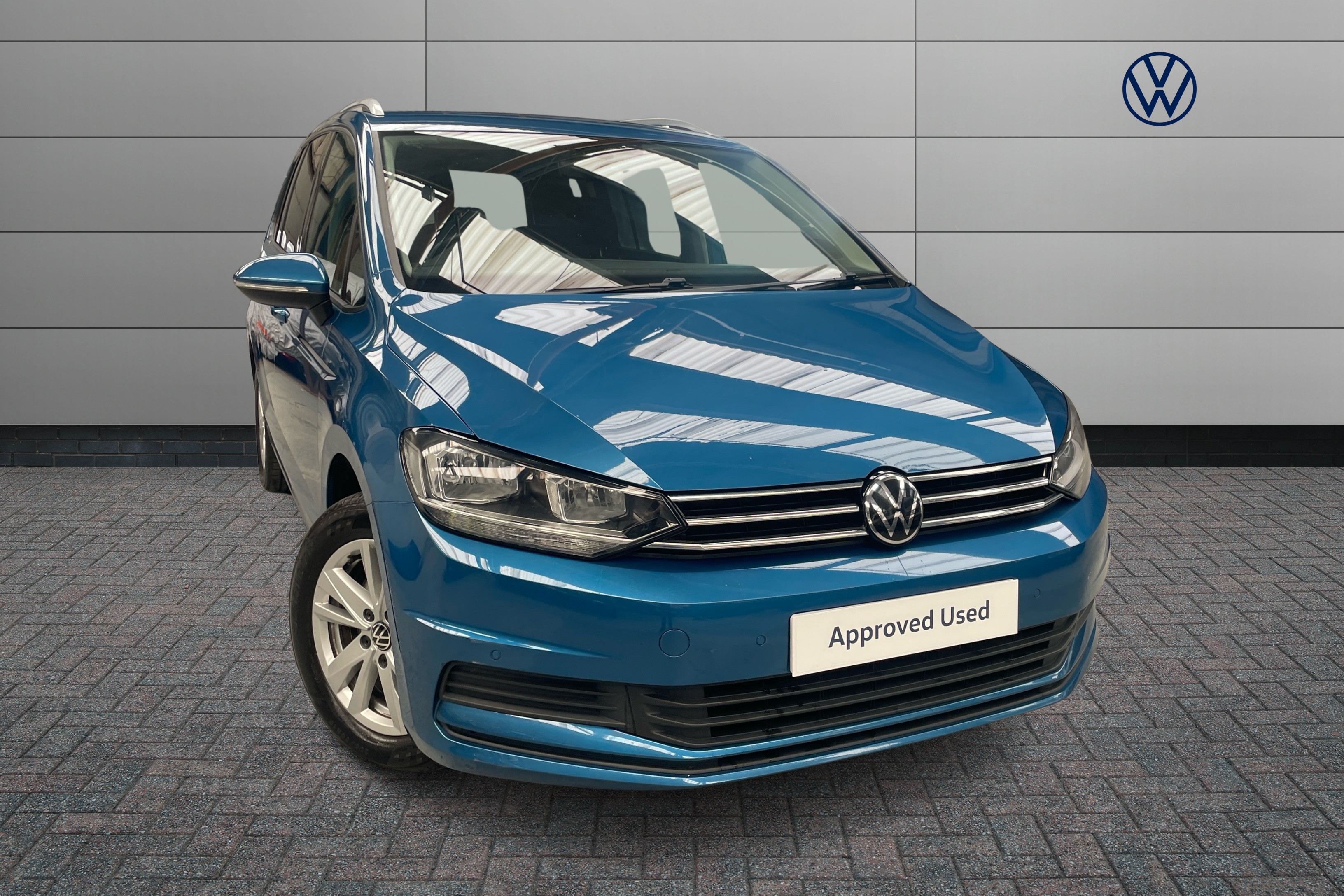 Main listing image - Volkswagen Touran