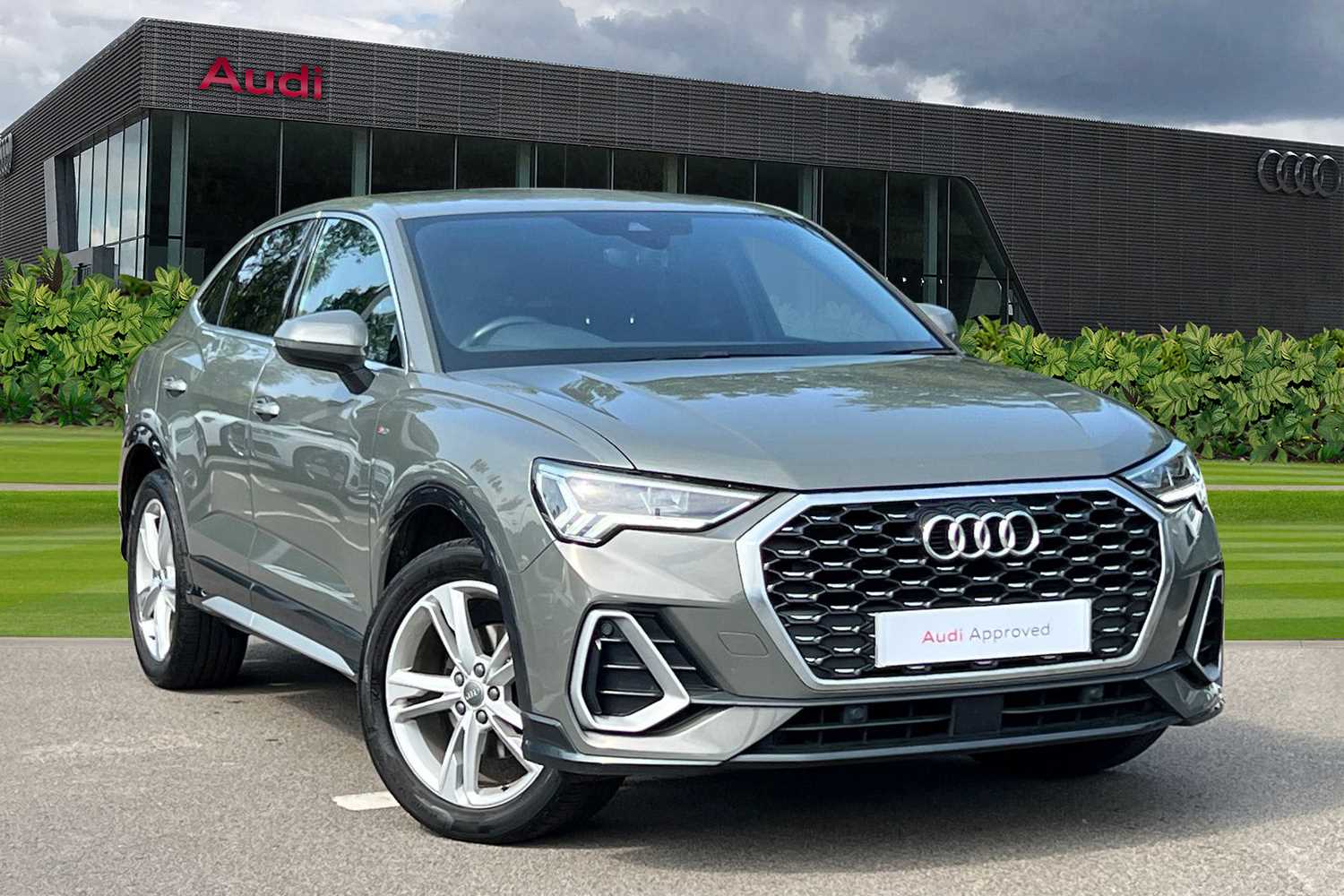 Main listing image - Audi Q3