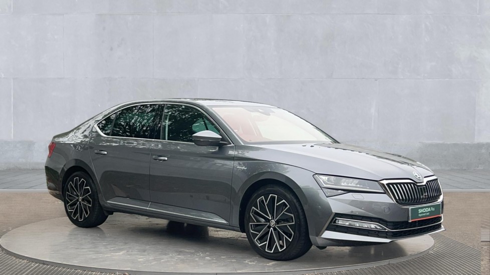 Main listing image - Skoda Superb