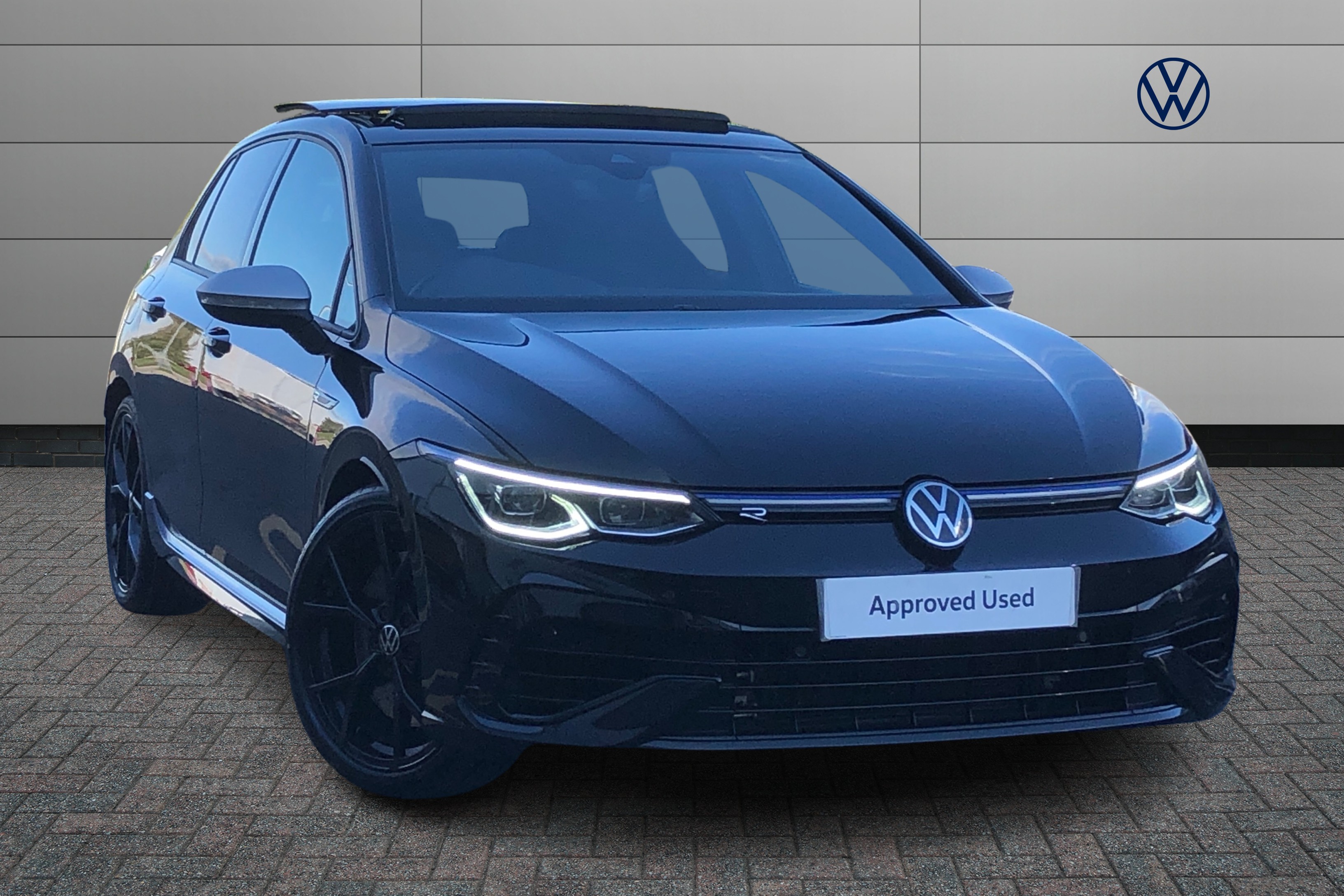 Main listing image - Volkswagen Golf R