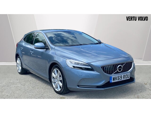 Main listing image - Volvo V40
